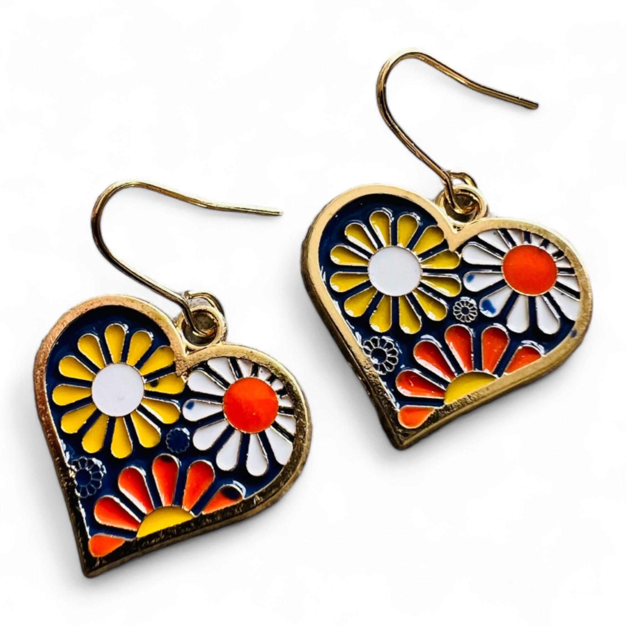 Boucles d’oreilles CLÉMENCE petits cœurs motifs fleurs marguerites - Créations Uniques - Créations Uniques