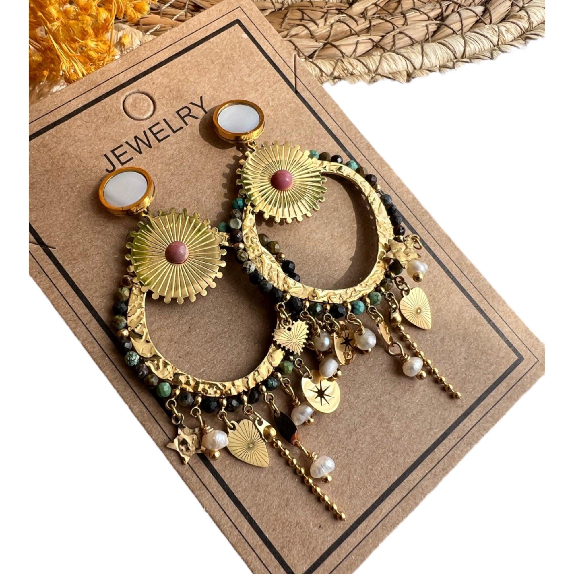 Boucles d’oreilles MARIE-AMELIE dorées, perles et multi pampilles clous blancs. - Créations Uniques