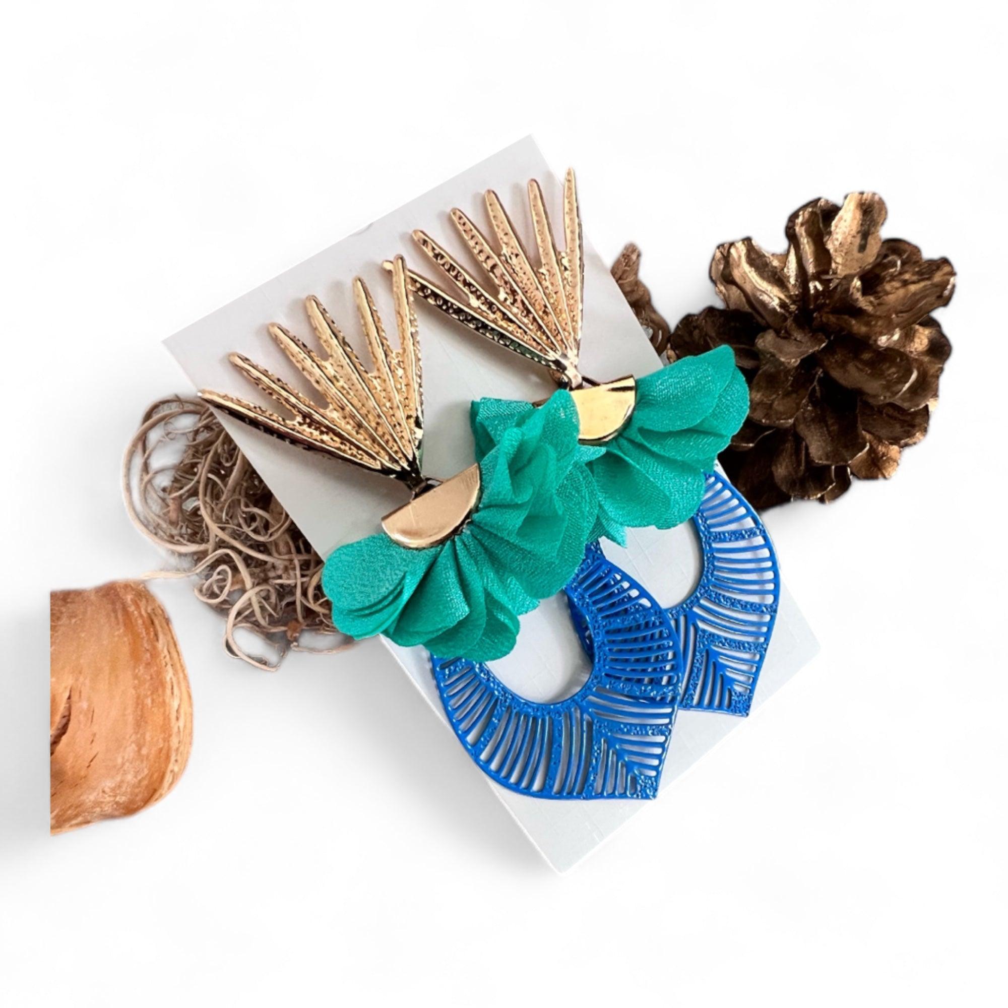 Boucles d’oreilles MARIE gouttes bleues et pampille mousseline verte - Créations Uniques - Créations Uniques