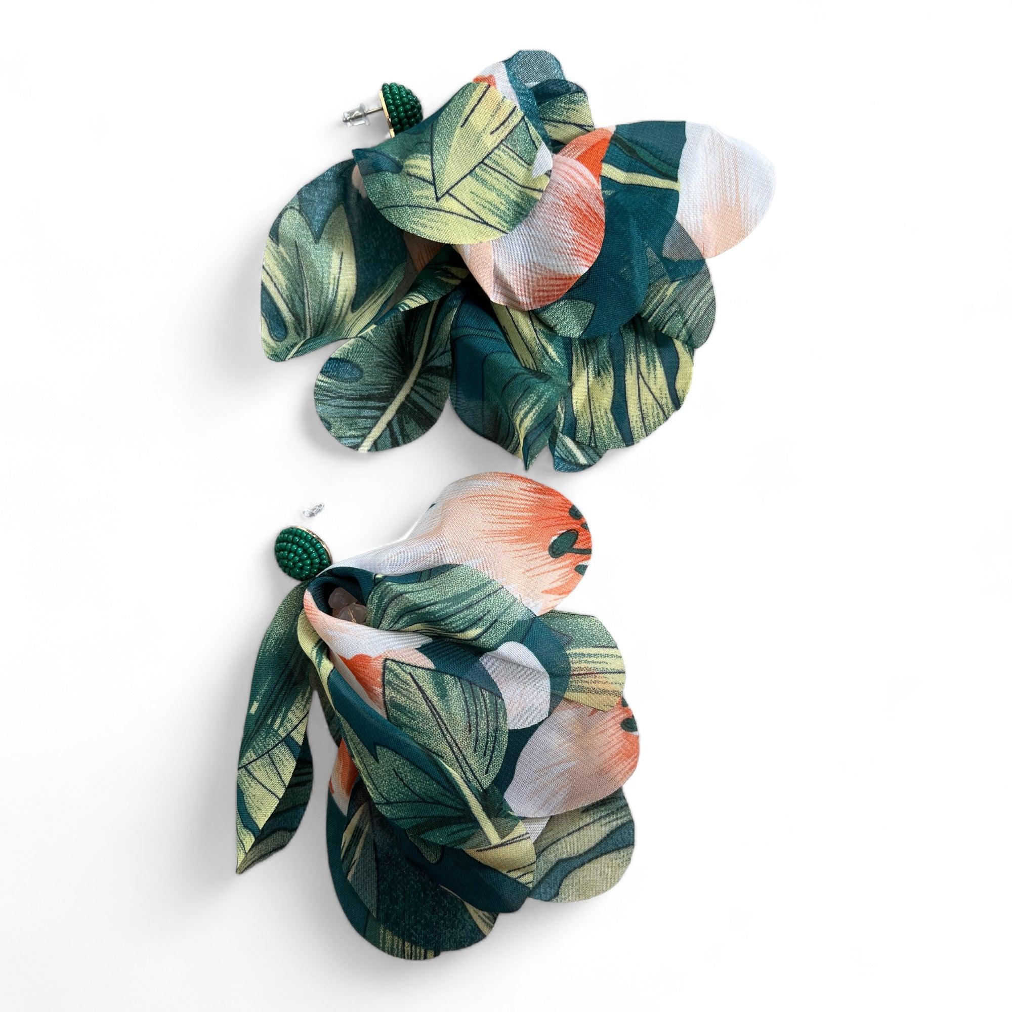 Boucles d’oreilles ALESSANDRA tissu motif fleuri vert - Créations Uniques