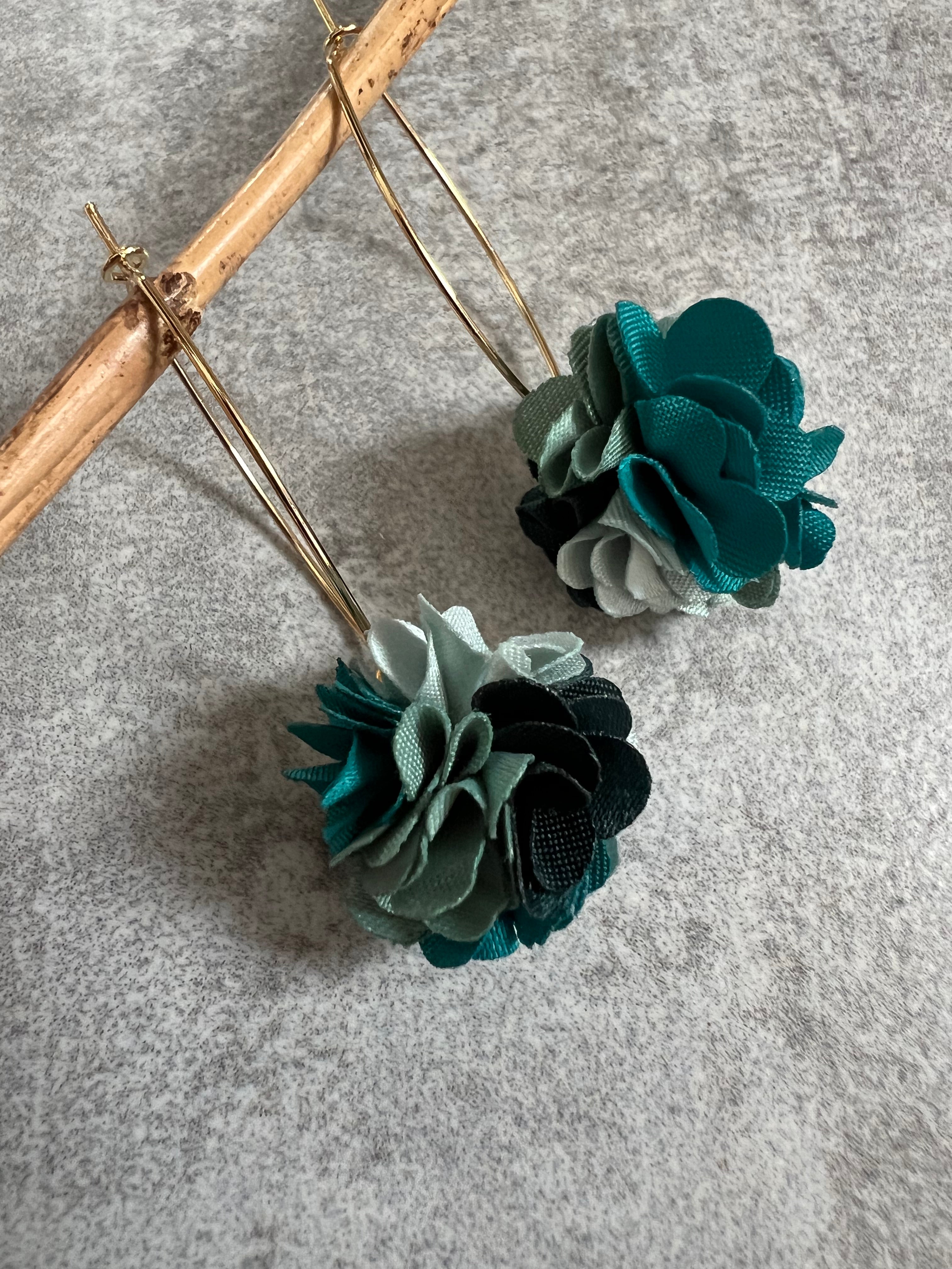 Boucles d’oreilles MARIE-ANGE III pompons nuances de vert - Créations Uniques - Créations Uniques