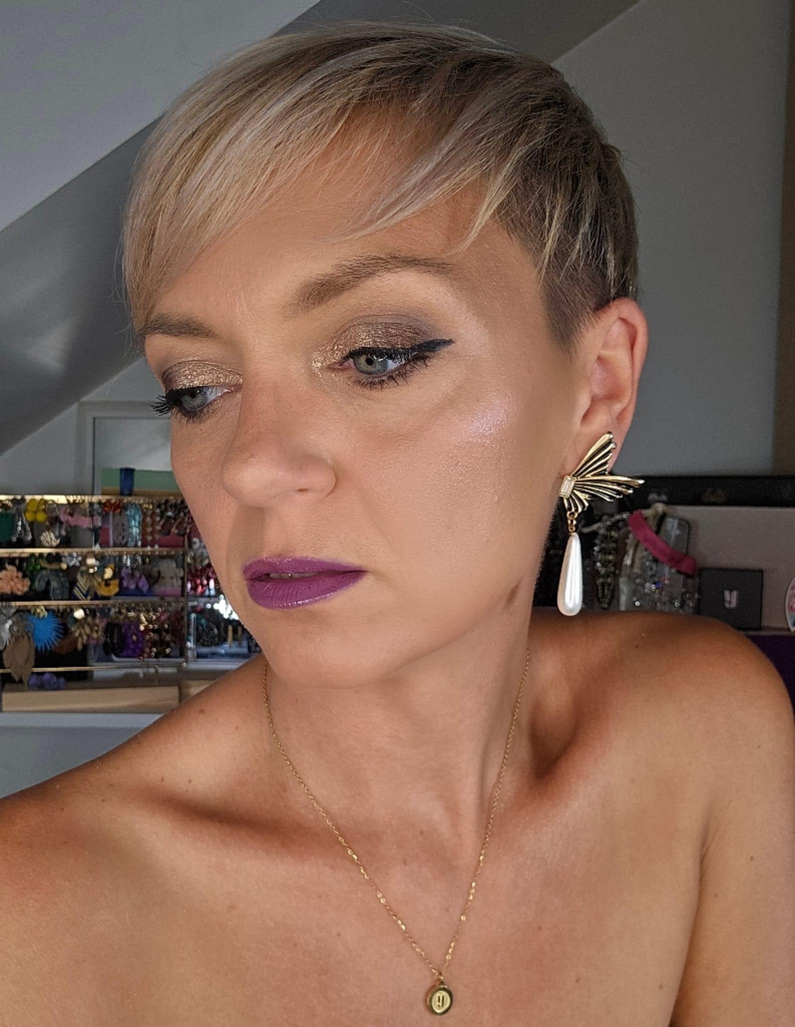 Boucles d’oreilles CANELLE ailles de papillons noires et gouttes blanc nacré - Créations Uniques