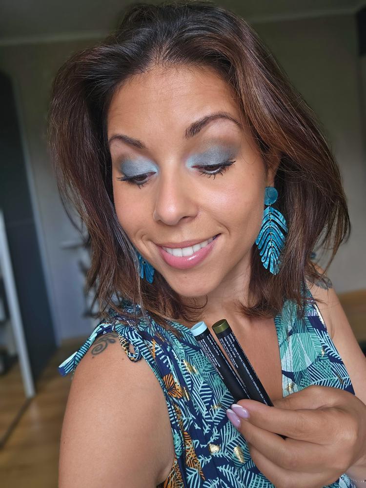 Boucles d’oreilles CHRISTABEL feuilles articulées résine bleues - Créations Uniques