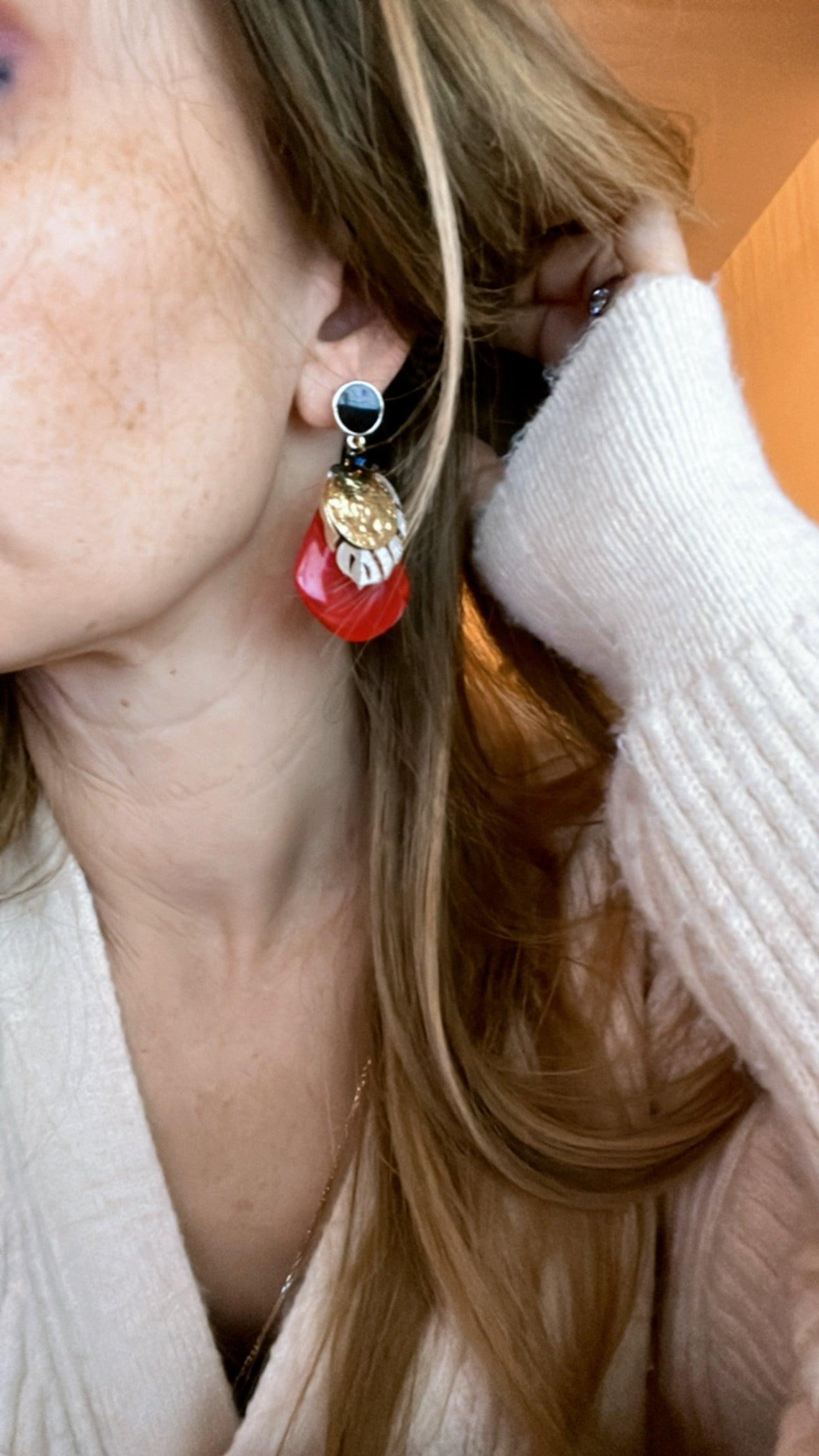 Boucles d’oreilles DELILAH résine et cœur cristal noirs - Créations Uniques - Créations Uniques