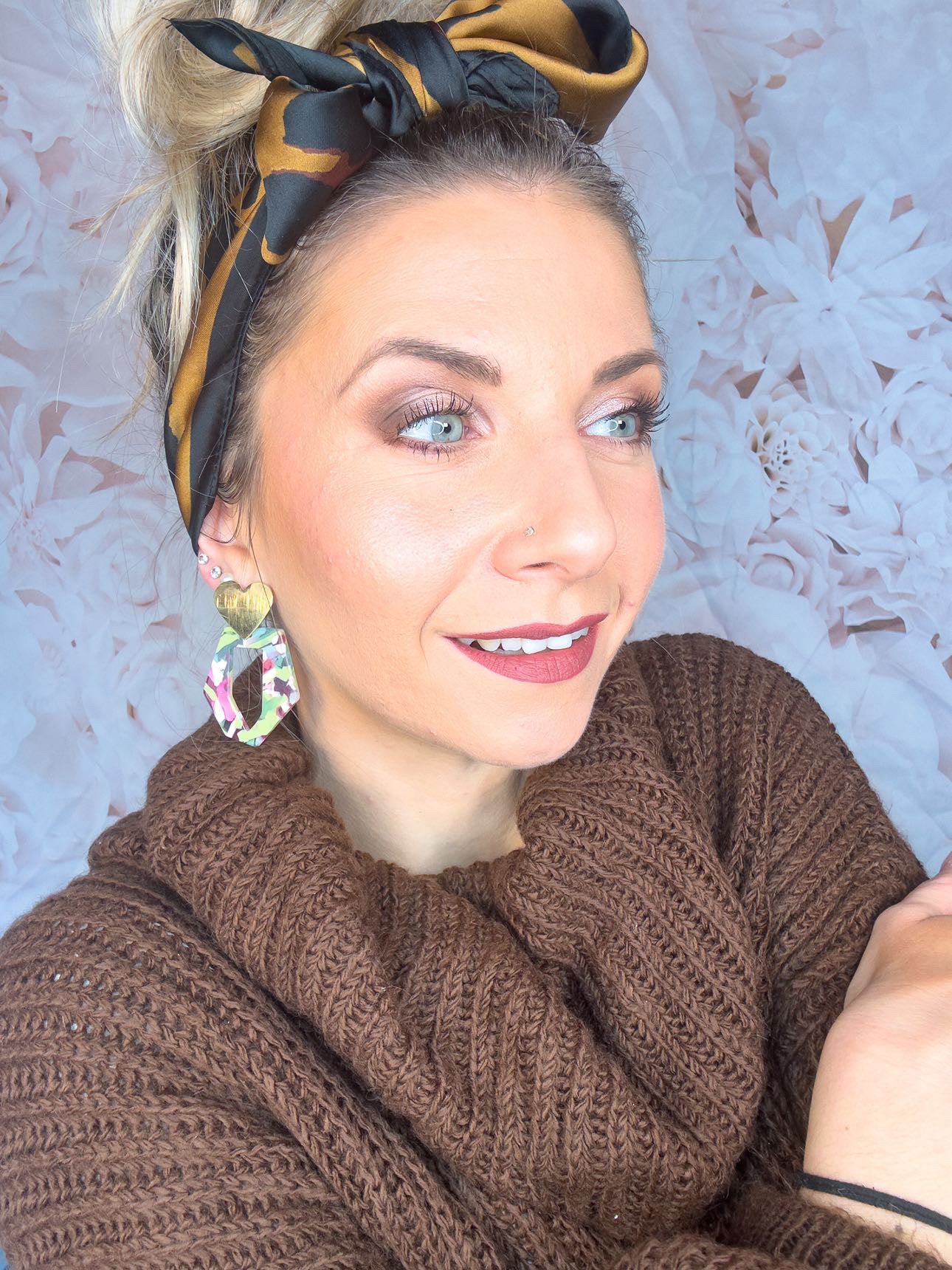 Boucles d’oreilles ROXANE résine clous cœurs dorés - Créations Uniques - Créations Uniques