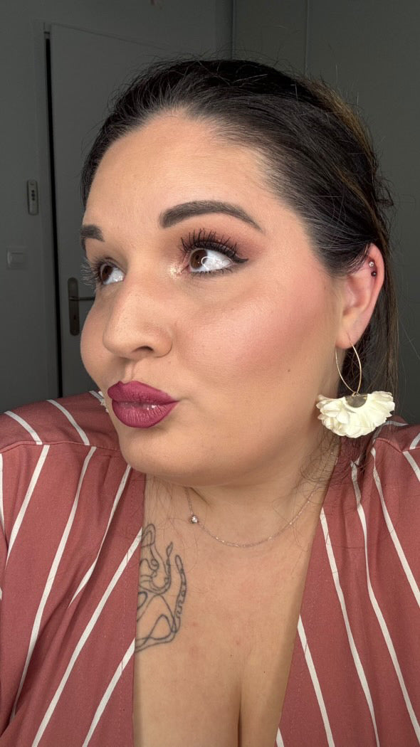 Boucles d’oreilles JILL fleurs blanches pampilles tissu anneaux ovales - Créations Uniques - Créations Uniques