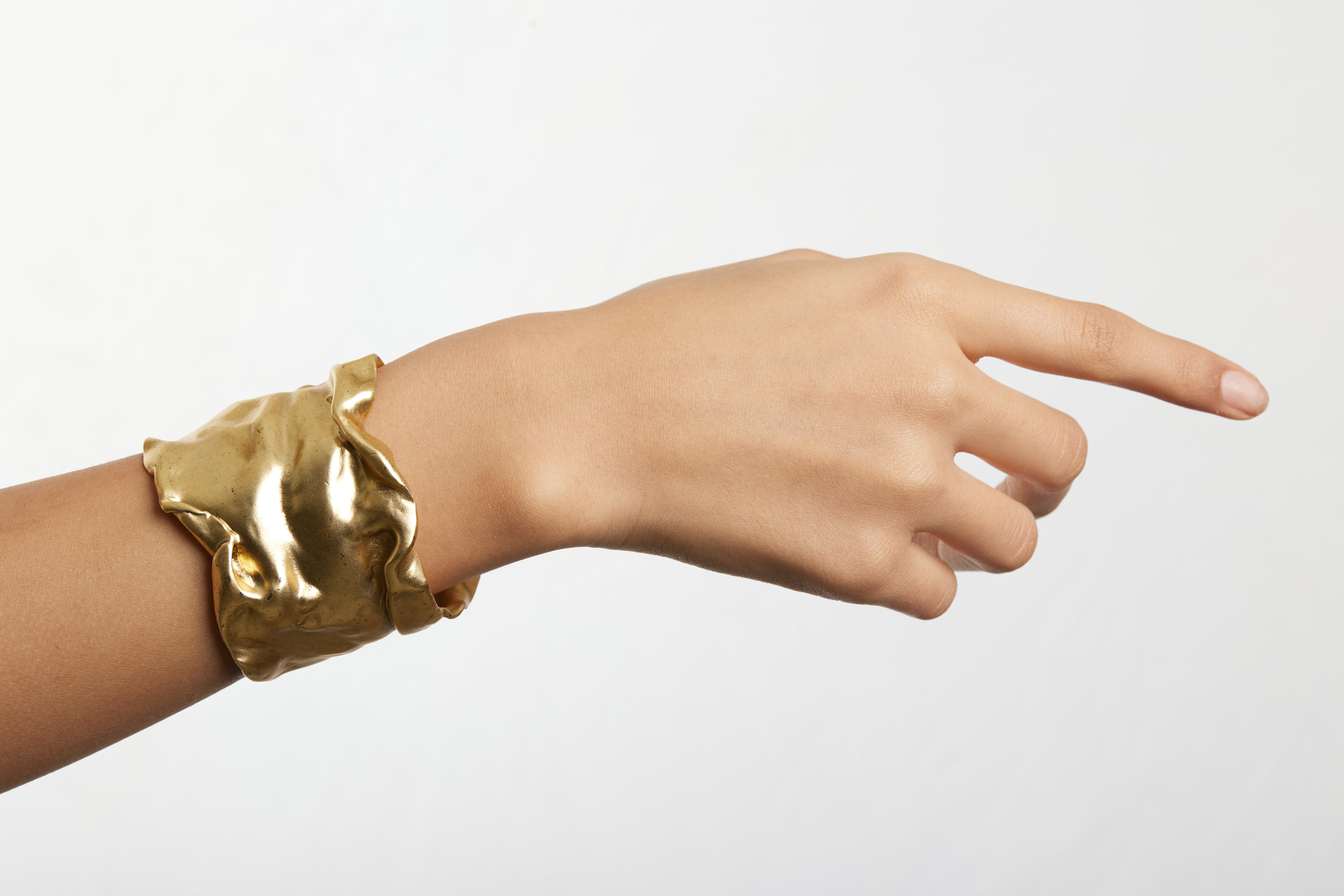 B67081 Bracelet manchette en cotte de mailles - Karine Sultan - Créations Uniques