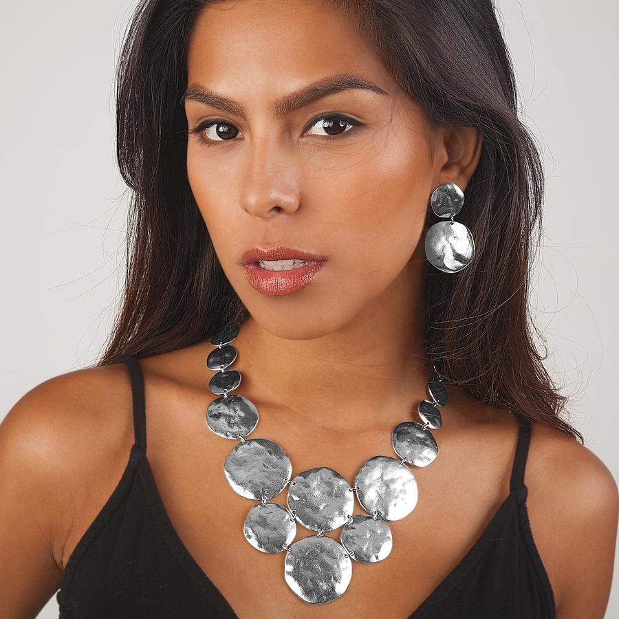 E56091 Boucles d'oreilles pendantes double disques - Karine Sultan - Créations Uniques