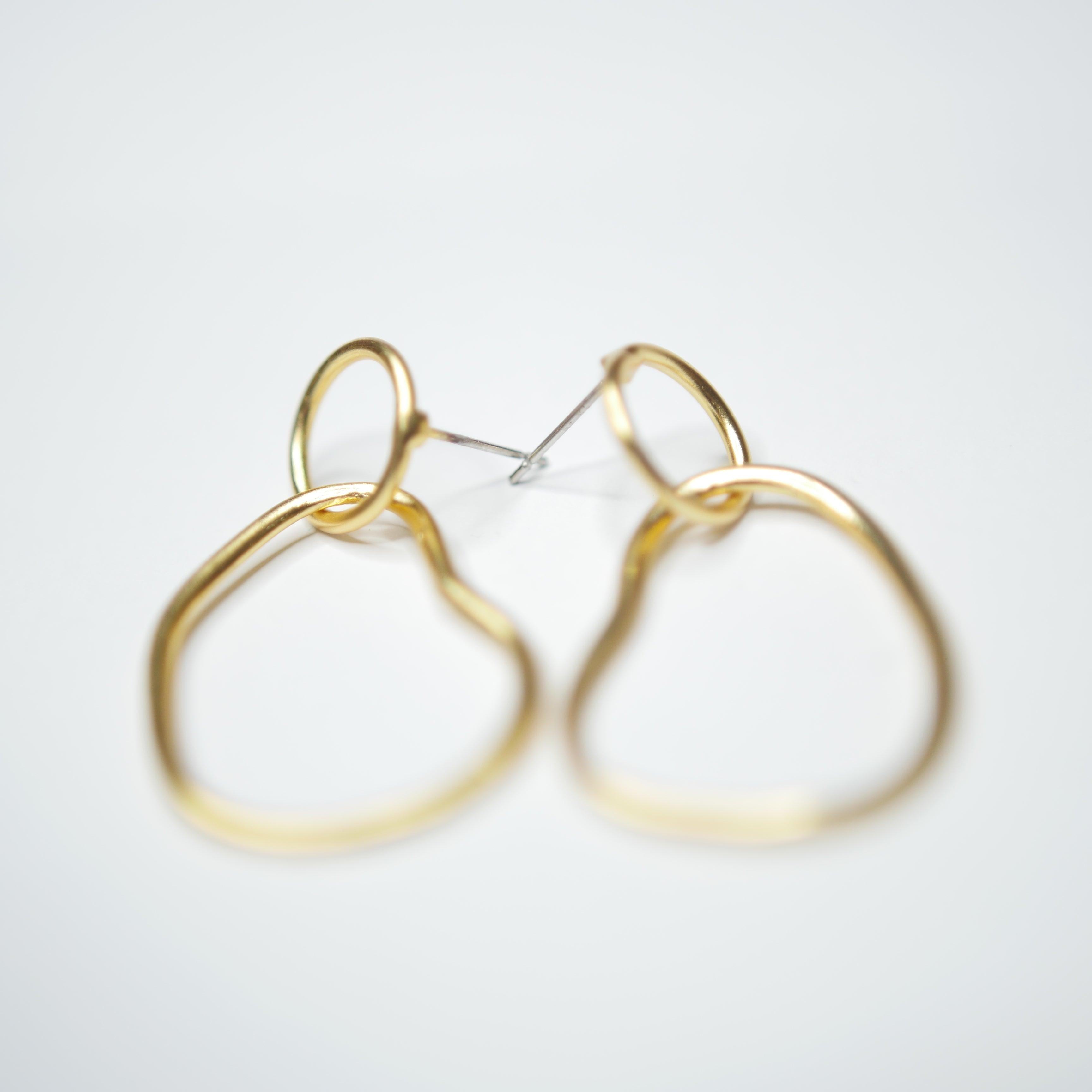 E71040 Boucles d'oreilles pendantes maillons bio - Karine Sultan - Créations Uniques