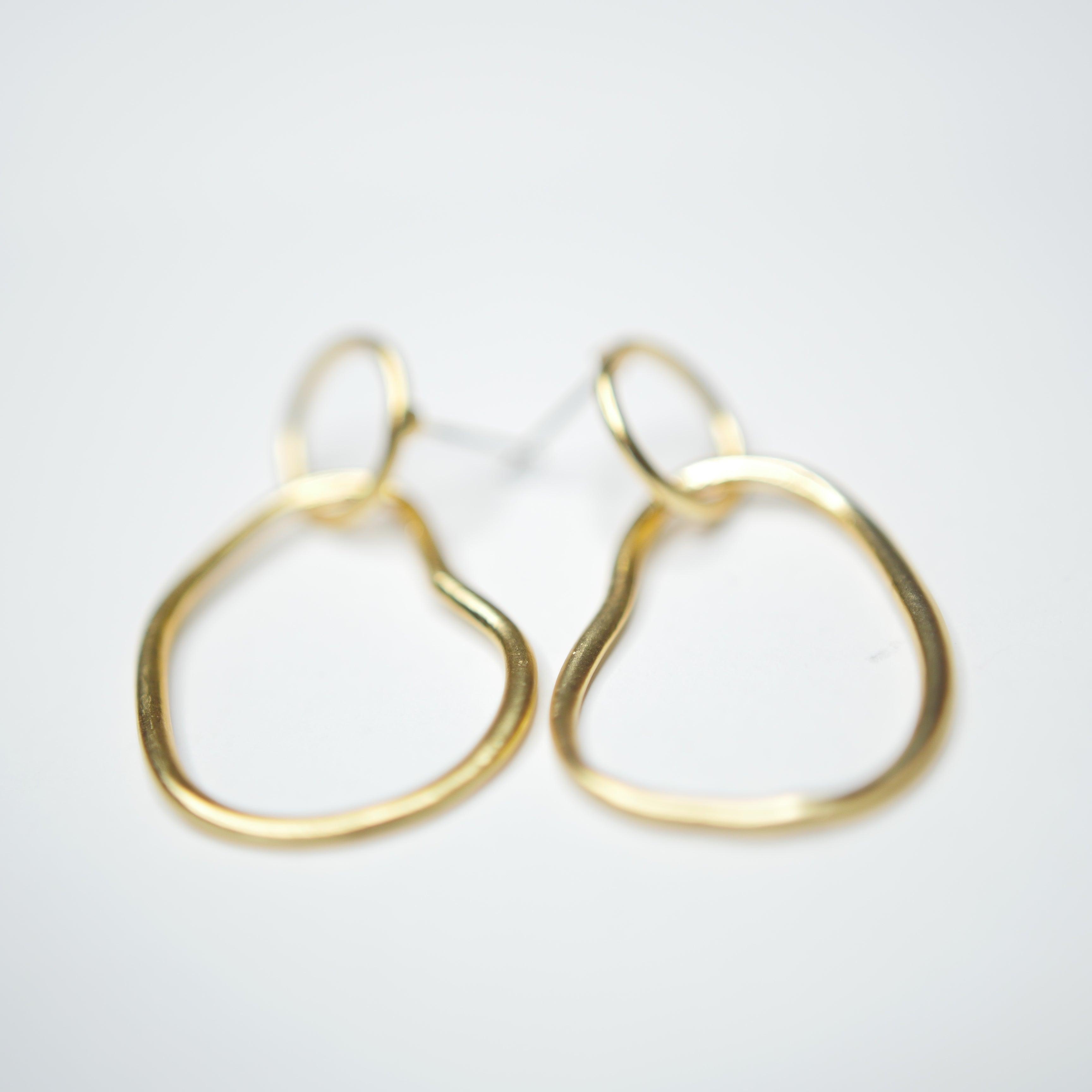 E71040 Boucles d'oreilles pendantes maillons bio - Karine Sultan - Créations Uniques