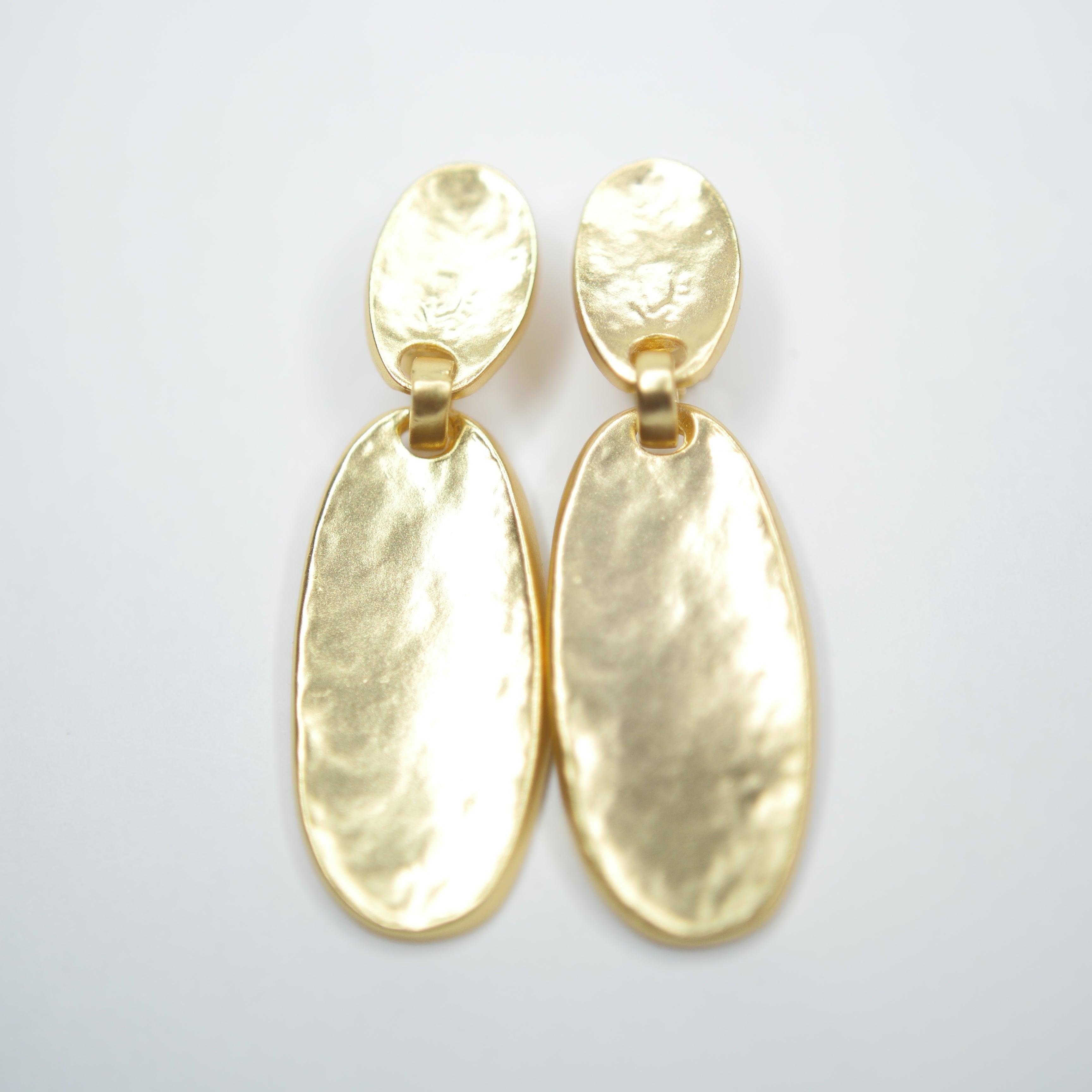 E71067 Boucles d'oreilles clips goutte ovale texturée - Karine Sultan - Créations Uniques