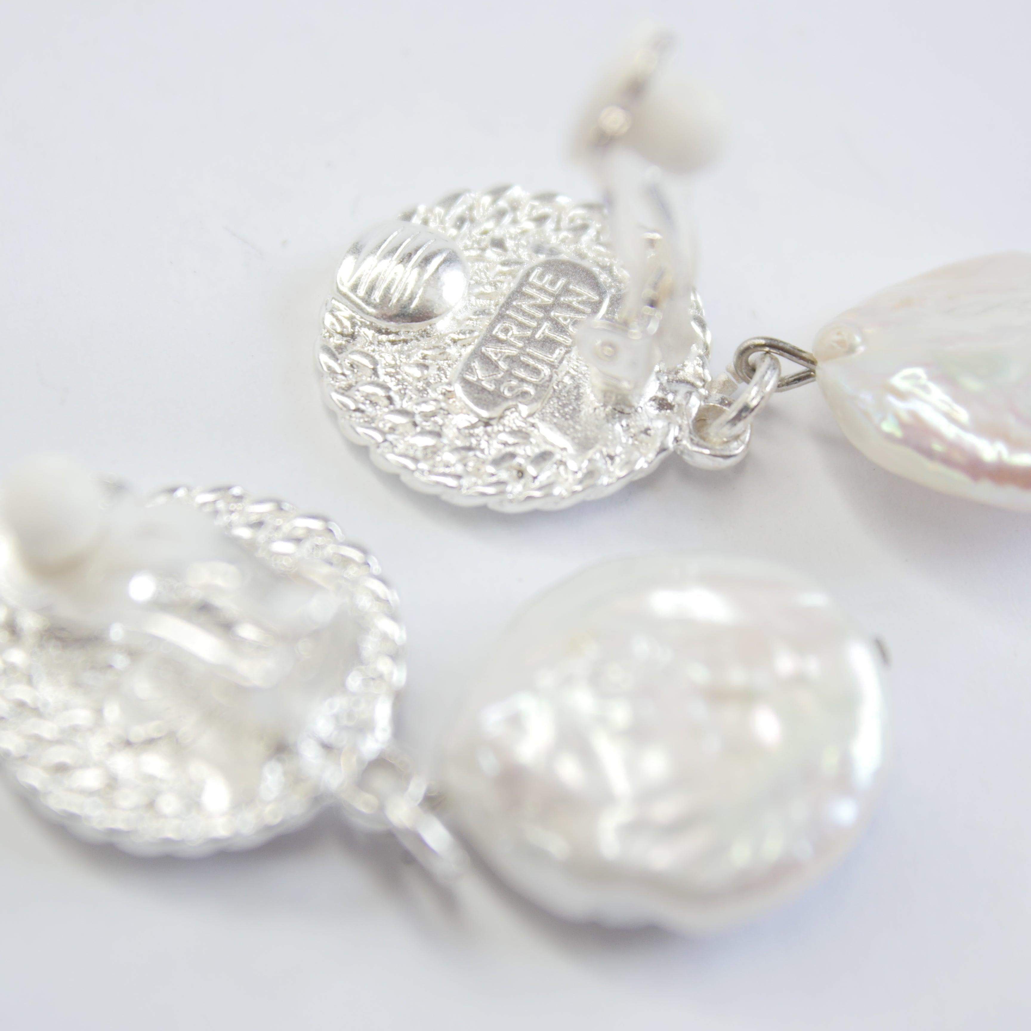 E71645 Boucles d'oreilles clips disques & perles plates - Karine Sultan - Créations Uniques