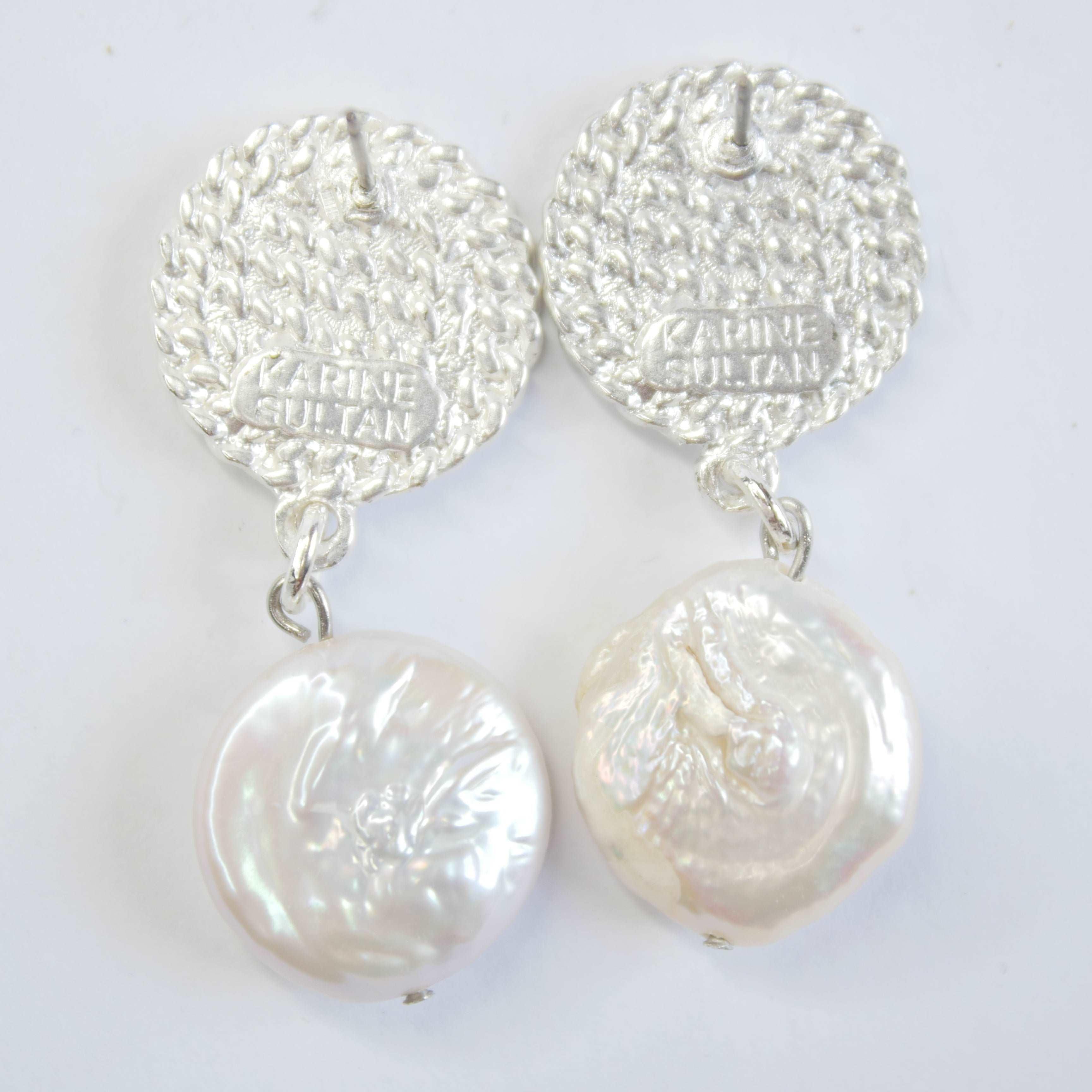 E71646 Boucles d'oreilles perle blanche - Karine Sultan - Créations Uniques