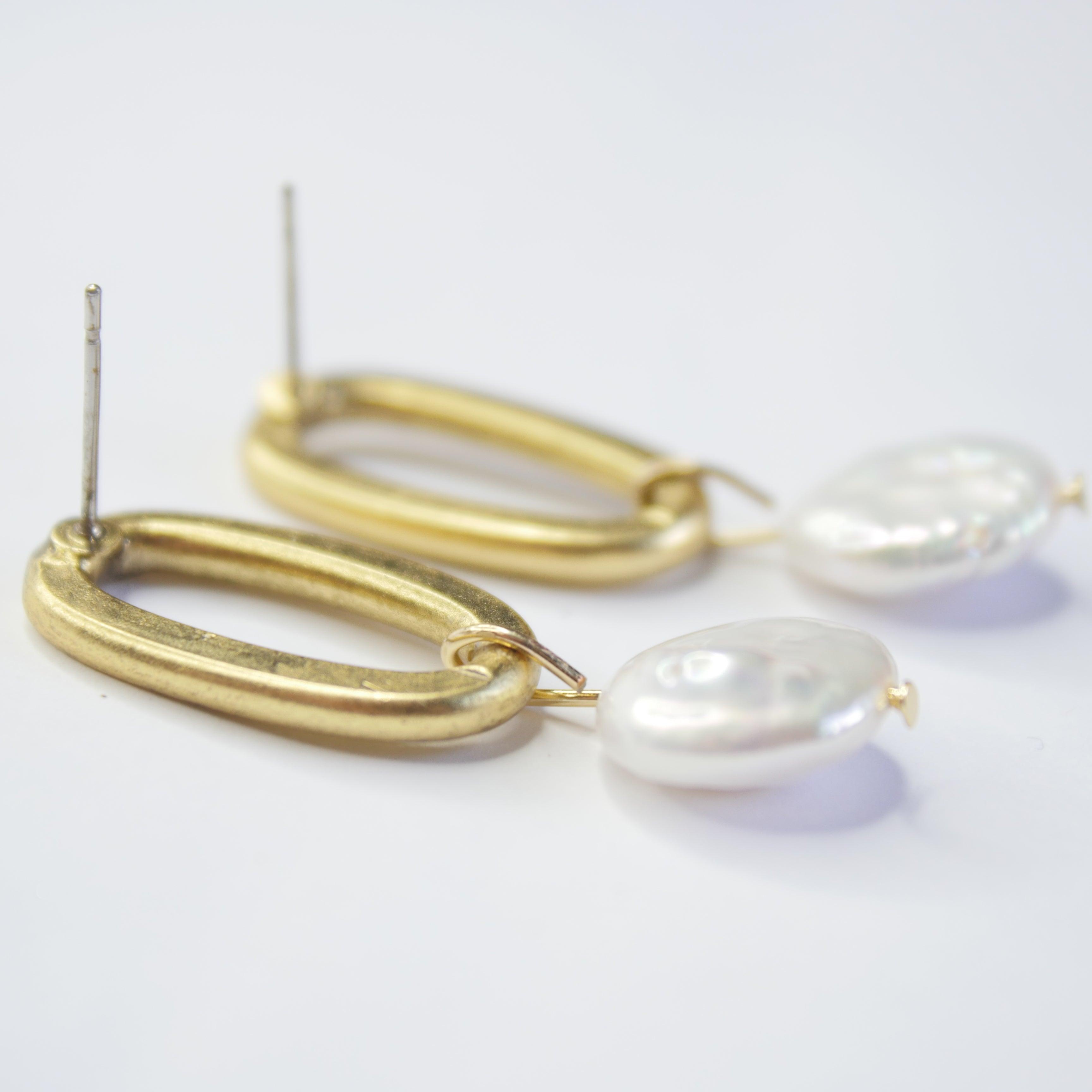 E71706 Boucles d'oreilles perle plate - Karine Sultan - Créations Uniques