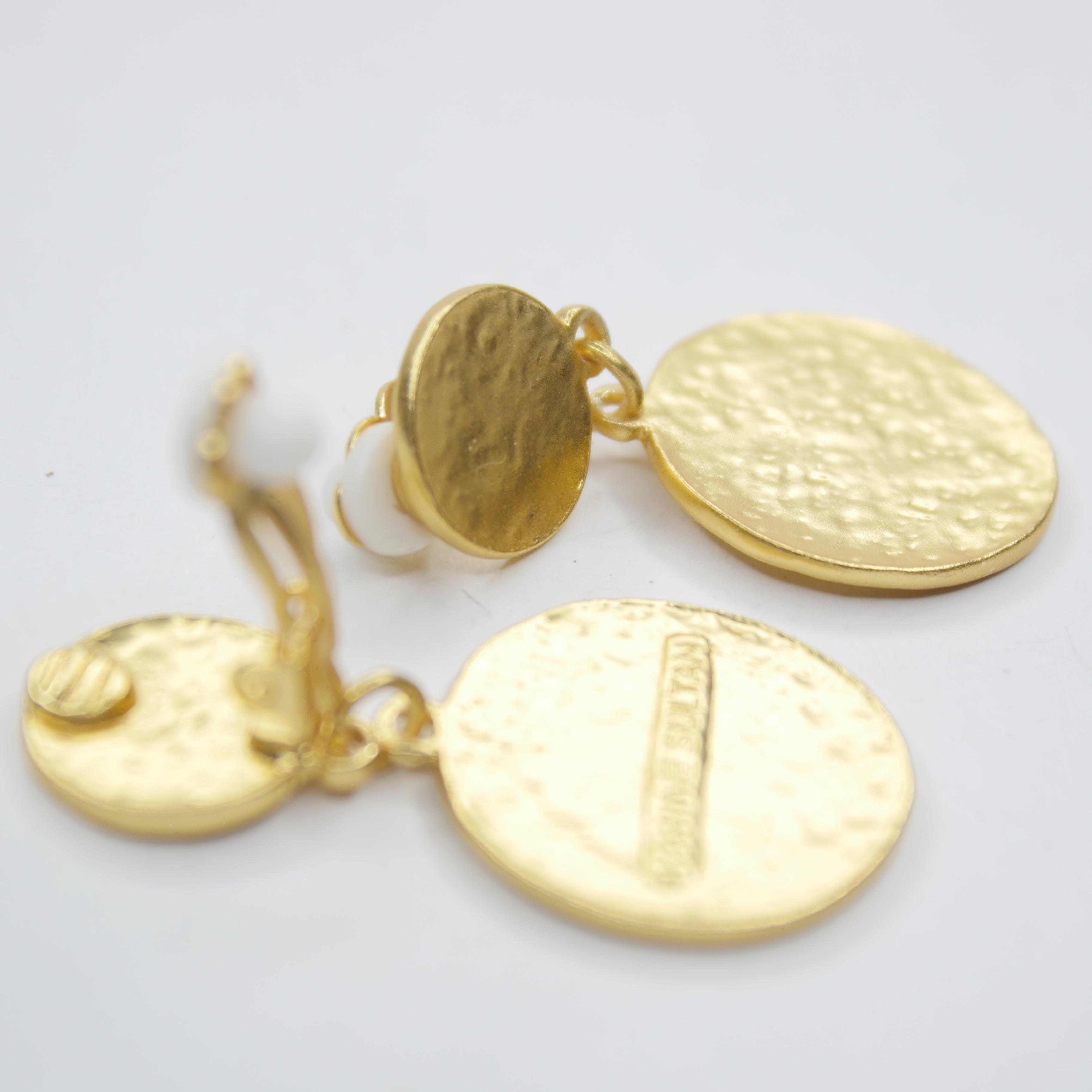 E71732 Boucles d'oreilles clips goutte pièce plate martelée - Karine Sultan - Créations Uniques