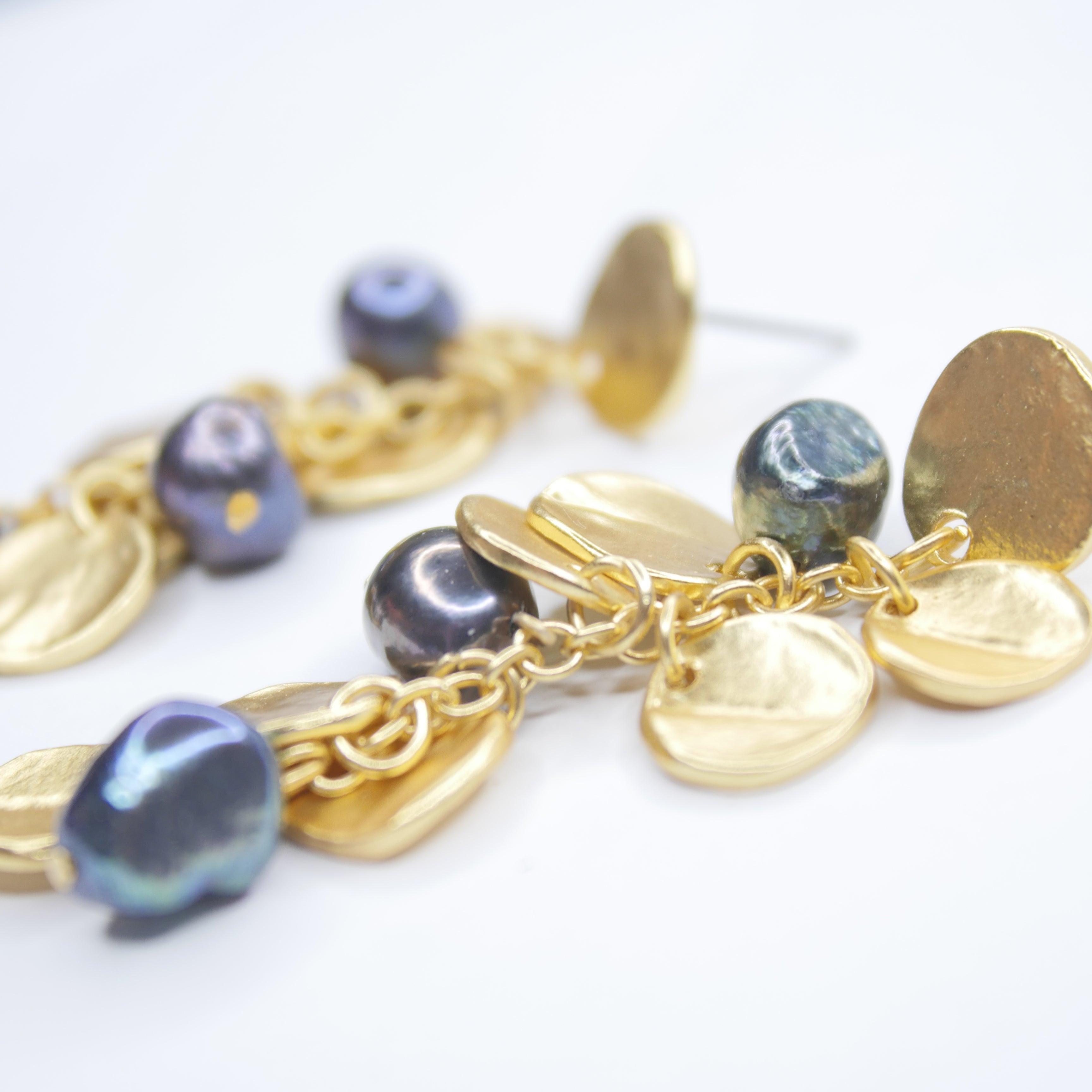 E72509 Boucles d'oreilles lustre pièce et perles de paon - Karine Sultan - Créations Uniques