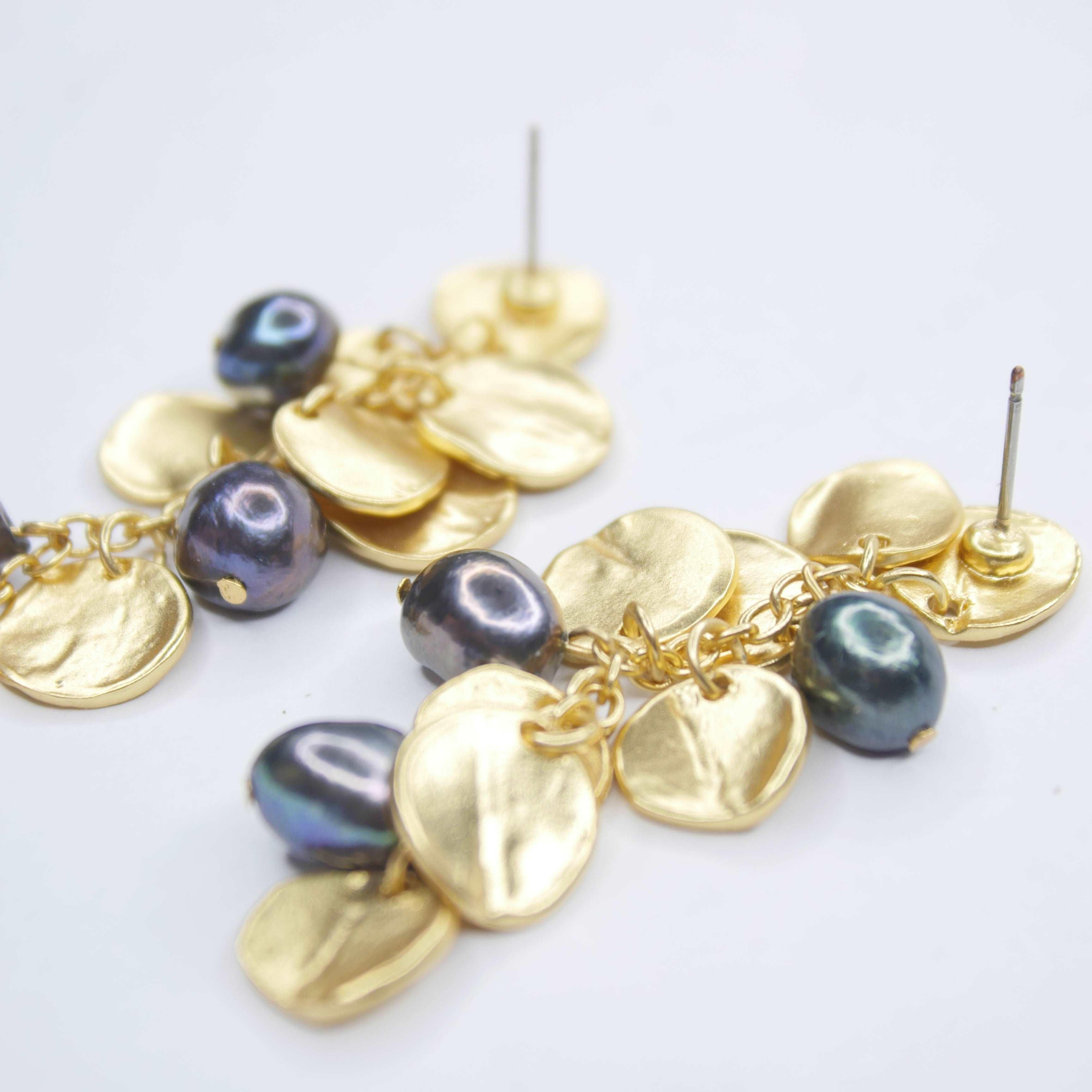 E72509 Boucles d'oreilles lustre pièce et perles de paon - Karine Sultan - Créations Uniques