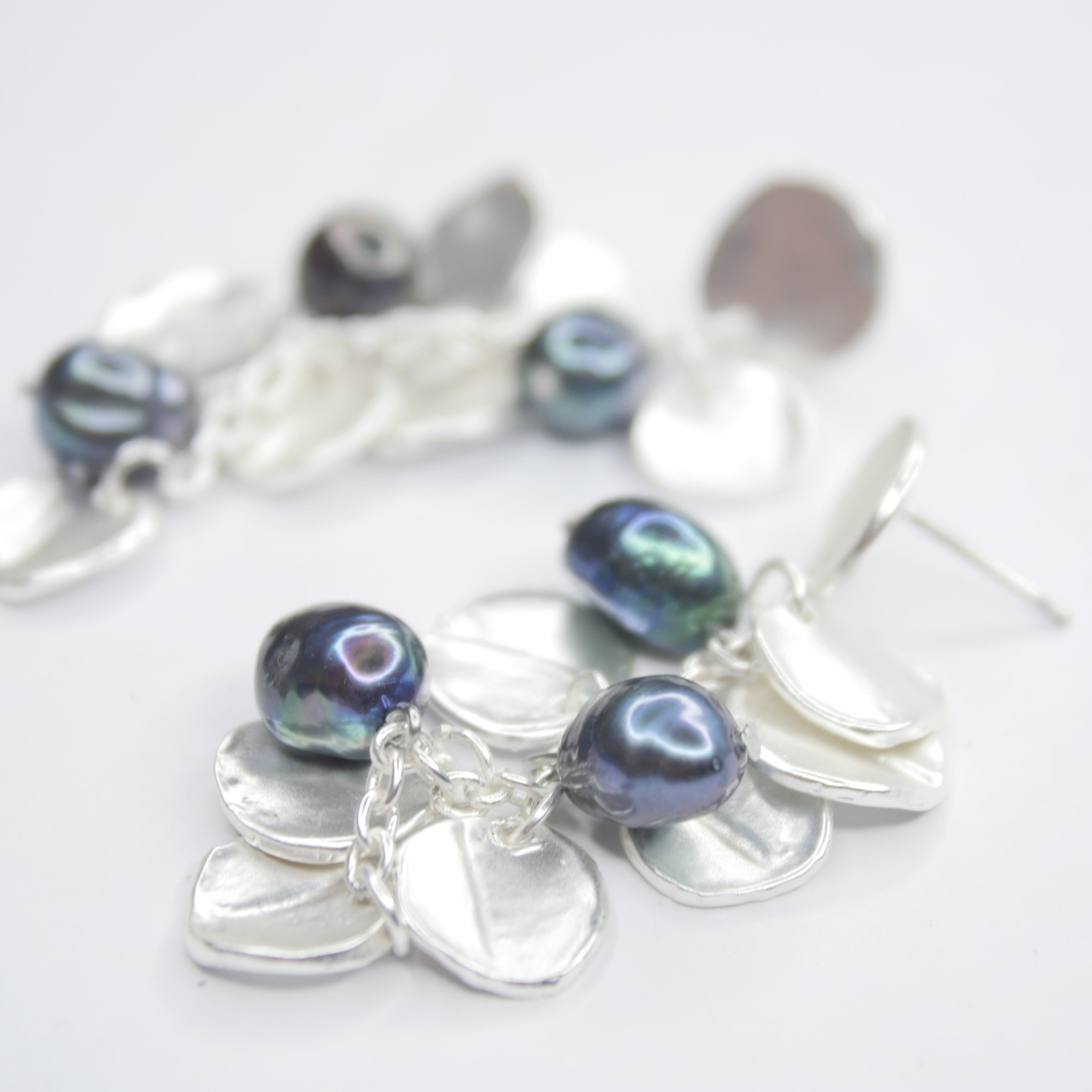 E72509 Boucles d'oreilles lustre pièce et perles de paon - Karine Sultan - Créations Uniques