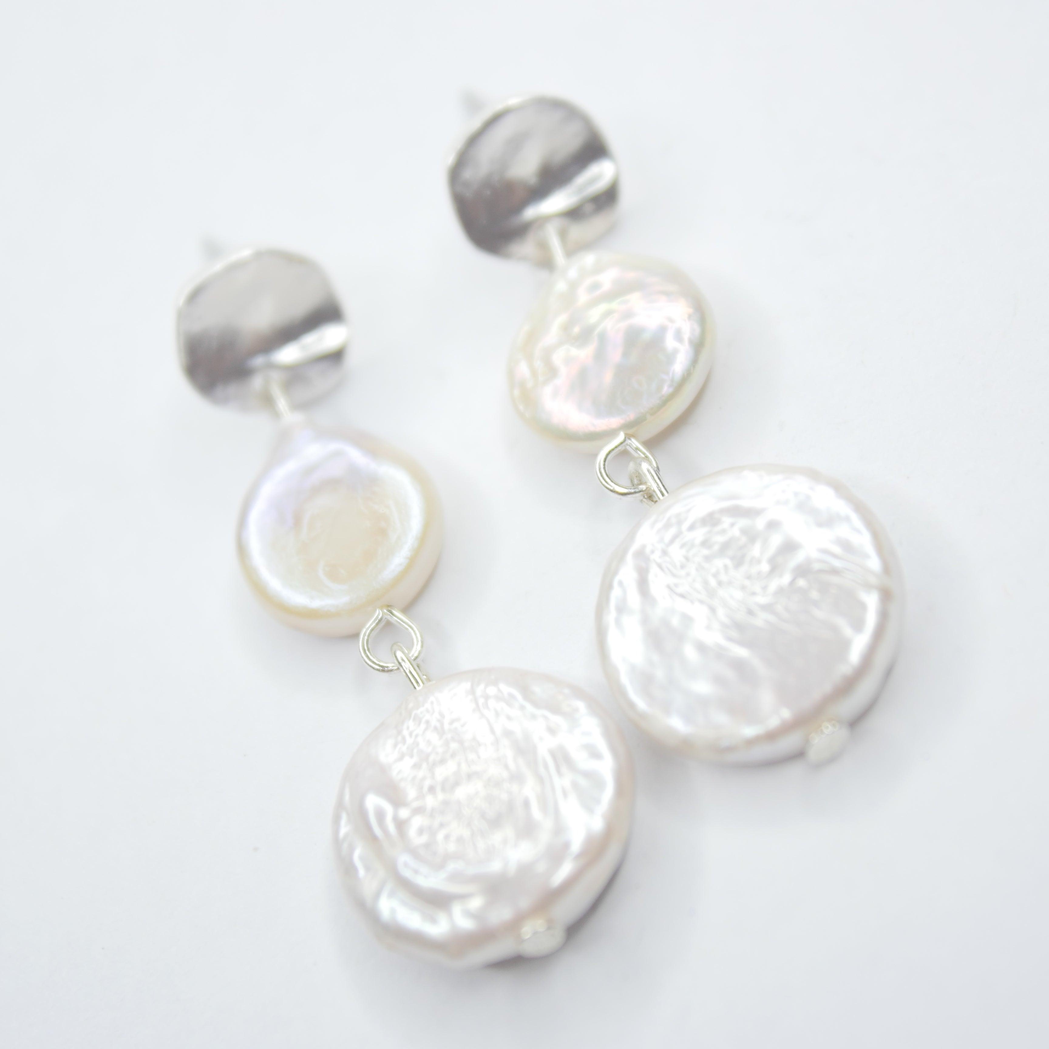 E72517 Boucles d'oreilles pendantes - Karine Sultan - Créations Uniques