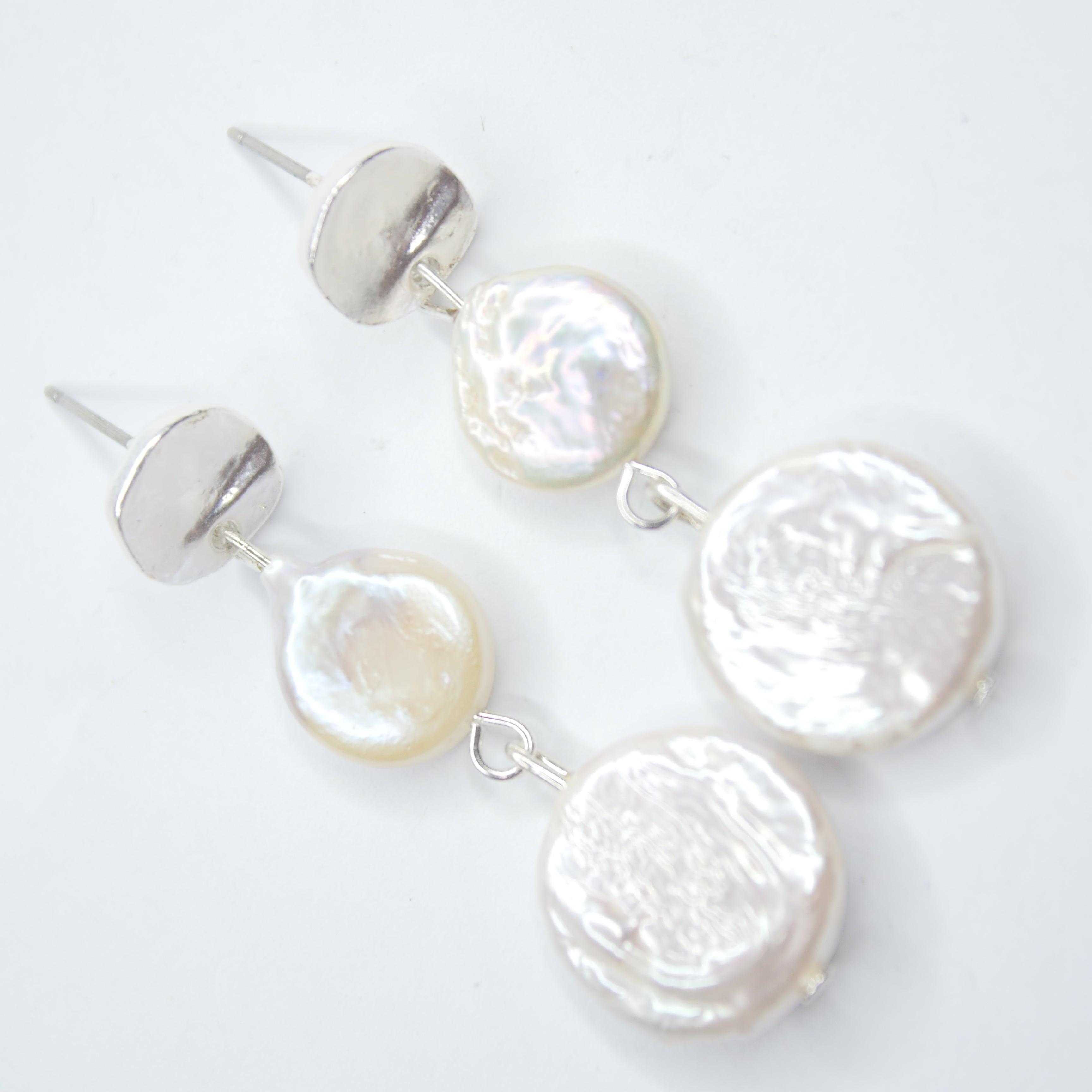 E72517 Boucles d'oreilles pendantes - Karine Sultan - Créations Uniques