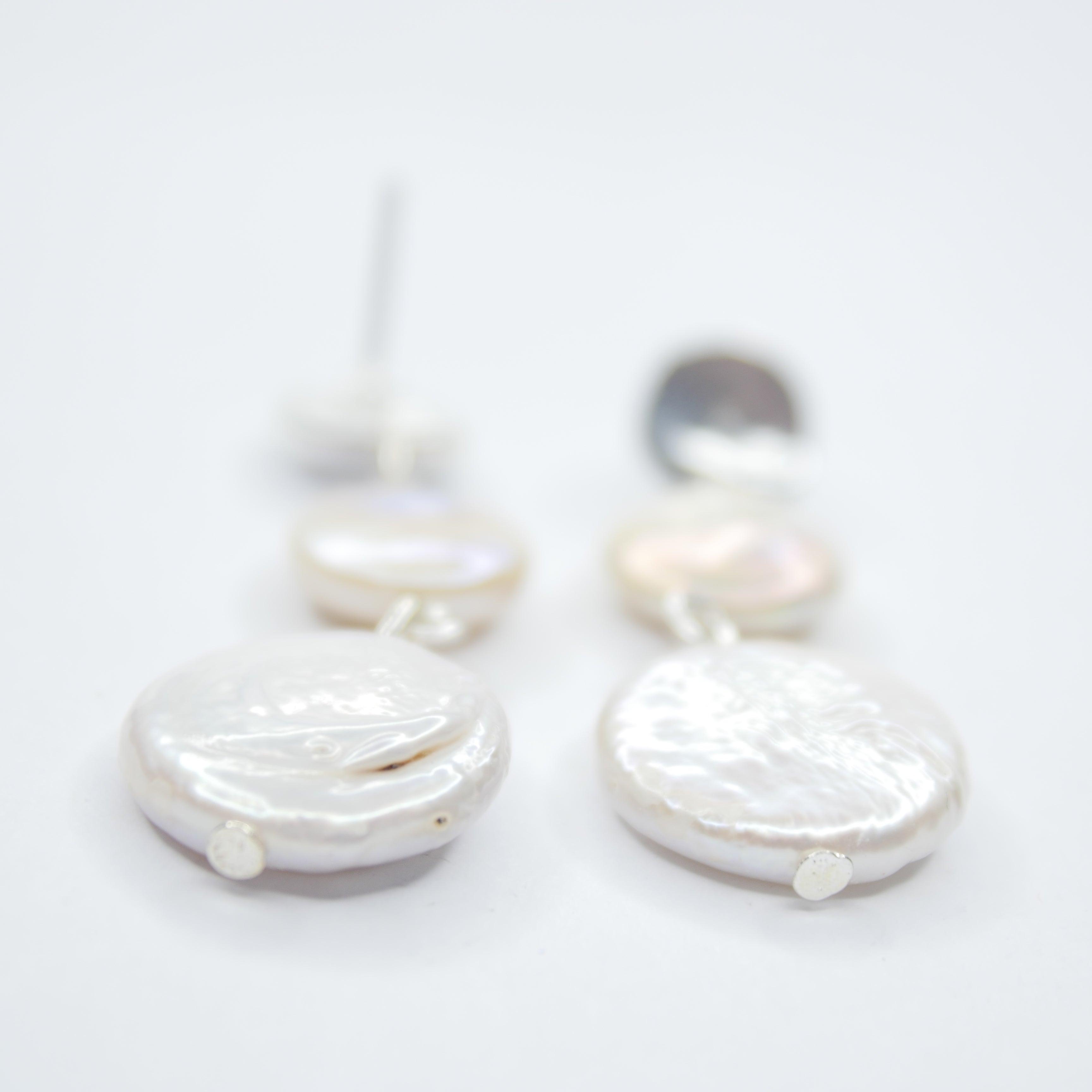 E72517 Boucles d'oreilles pendantes - Karine Sultan - Créations Uniques