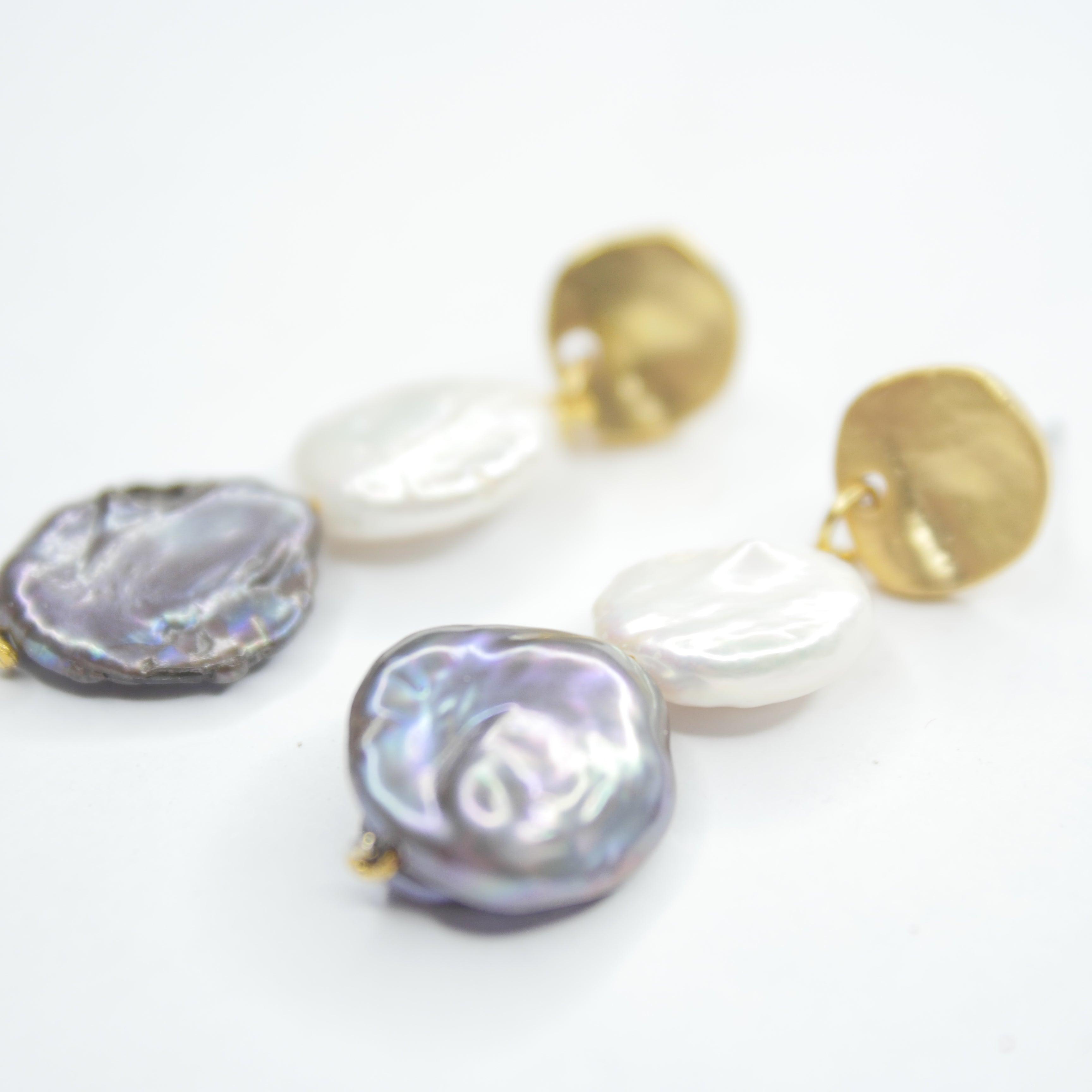 E73519 Boucles d'oreilles puces mini pièces et perles - Karine Sultan - Créations Uniques