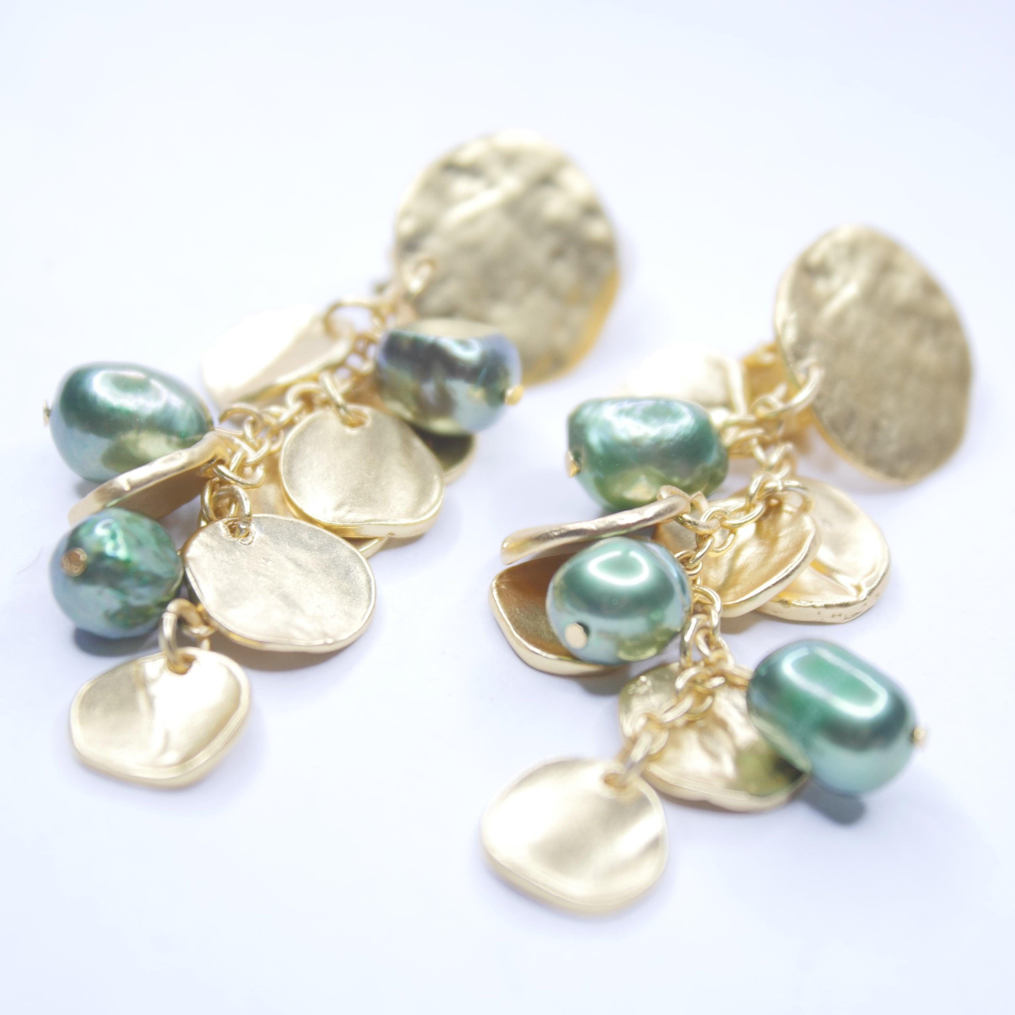 E75510 Clips grappes dorées et perles vertes - Karine Sultan - Créations Uniques