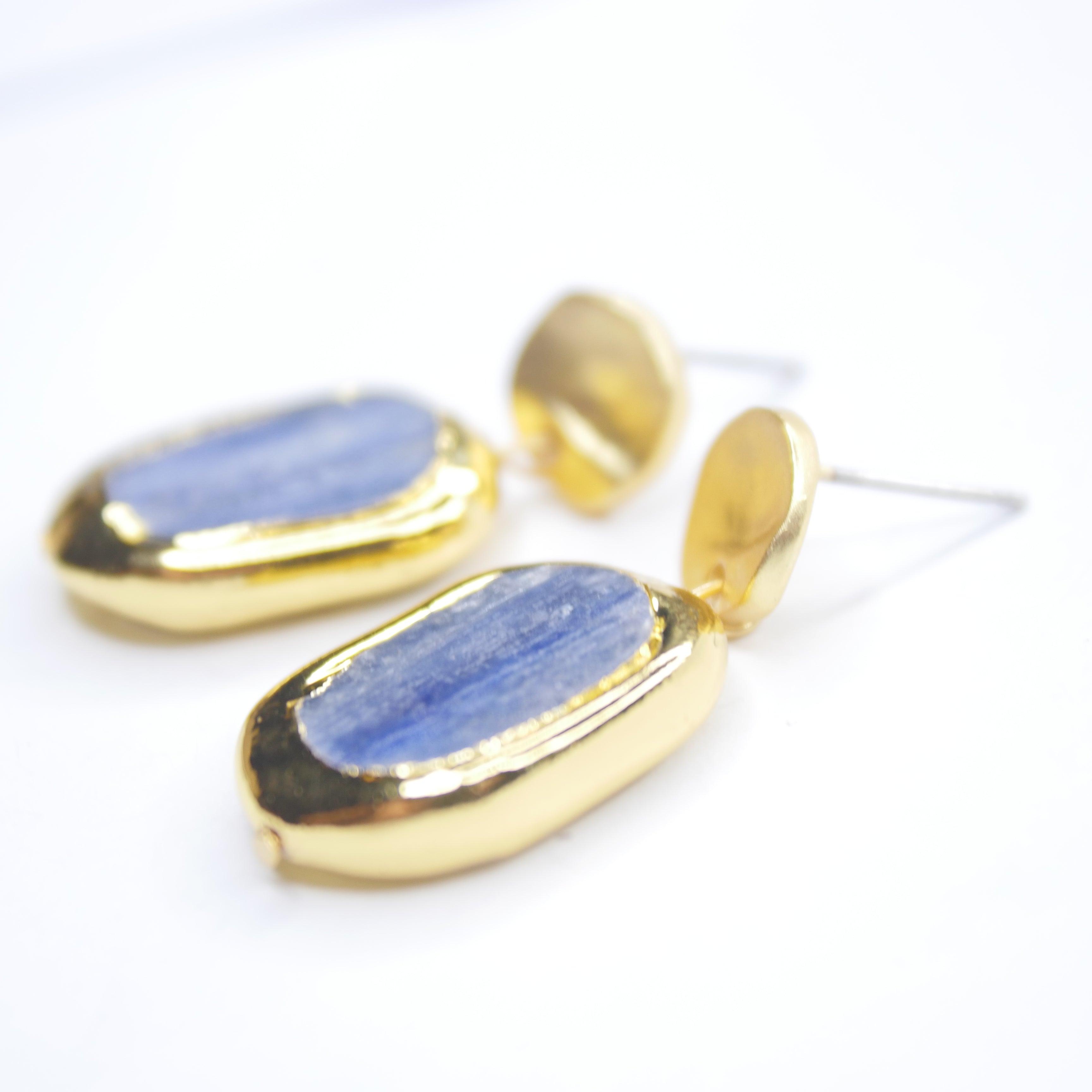 E75532 Boucles d'oreilles pendantes pièce de cyanite - Karine Sultan - Créations Uniques