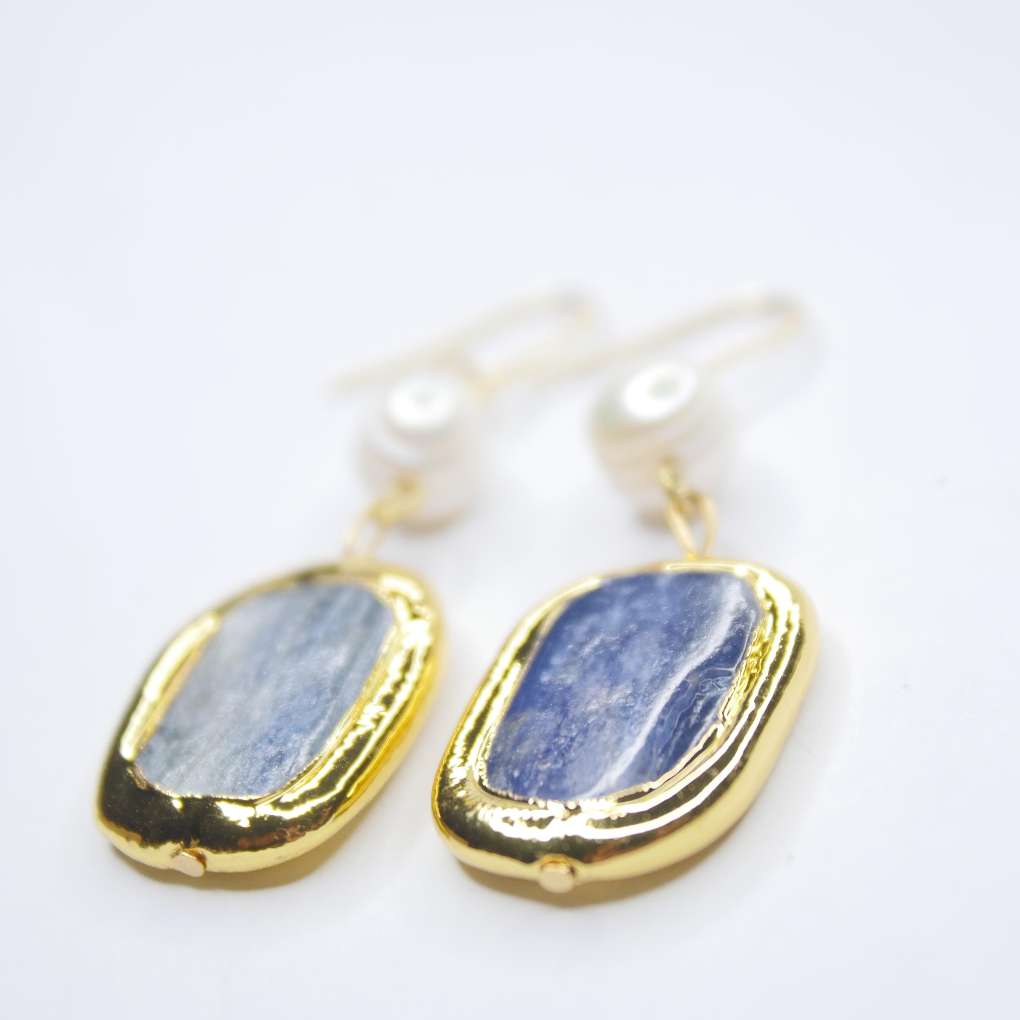 E75540 Boucles d'oreilles pendantes pierres cyanites et mini perles d'eau - Karine Sultan - Créations Uniques