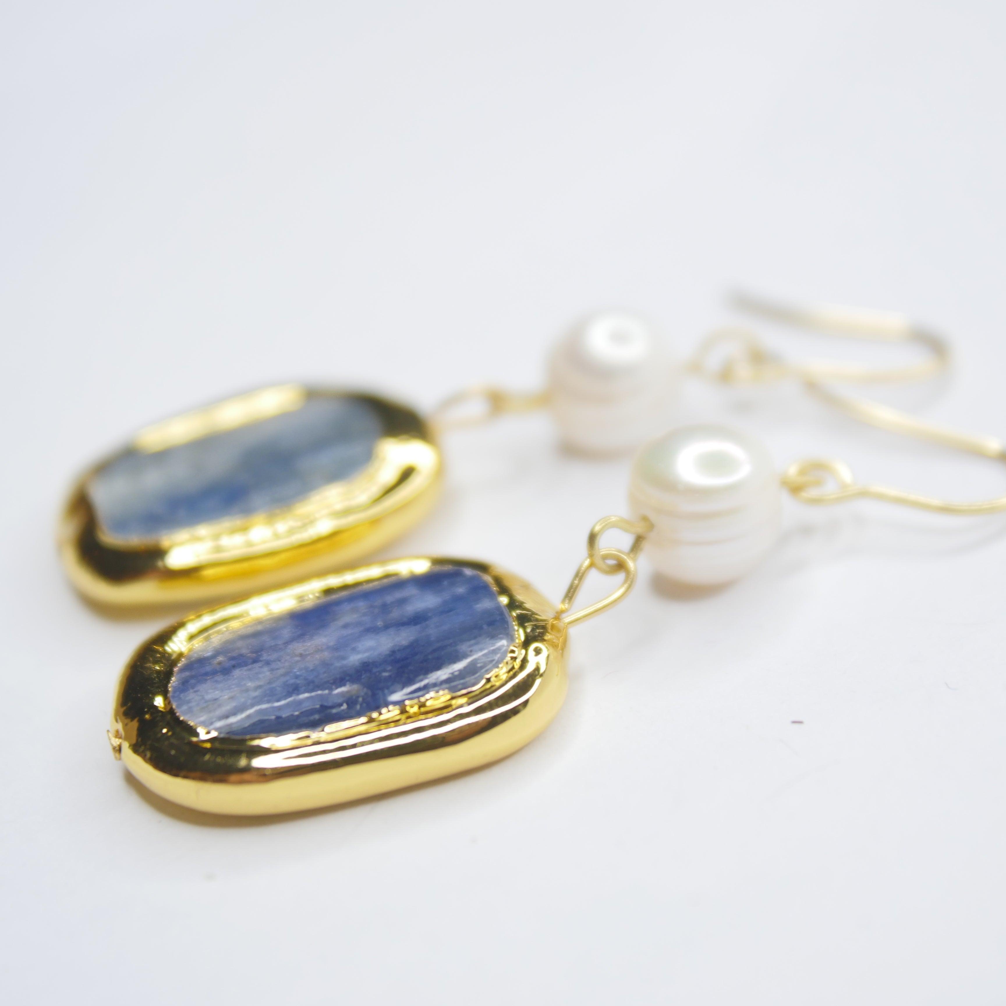 E75540 Boucles d'oreilles pendantes pierres cyanites et mini perles d'eau - Karine Sultan - Créations Uniques