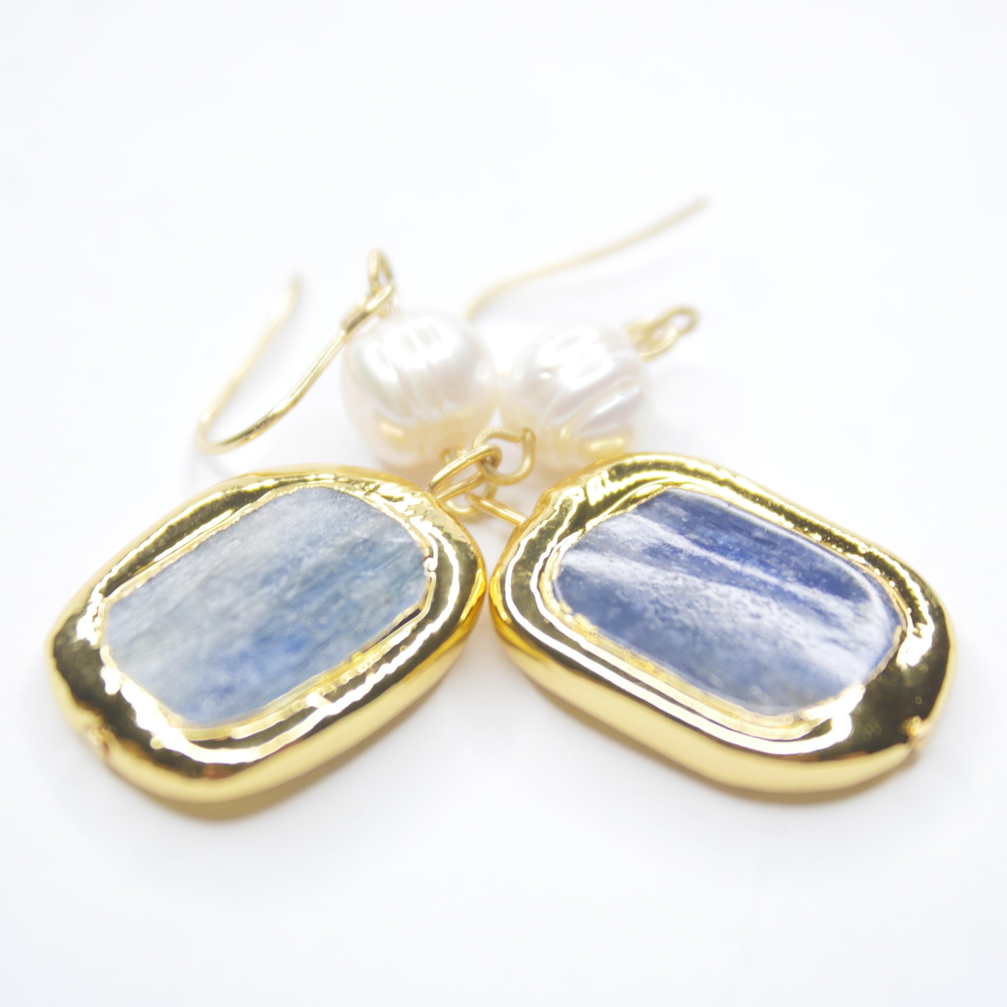 E75540 Boucles d'oreilles pendantes pierres cyanites et mini perles d'eau - Karine Sultan - Créations Uniques