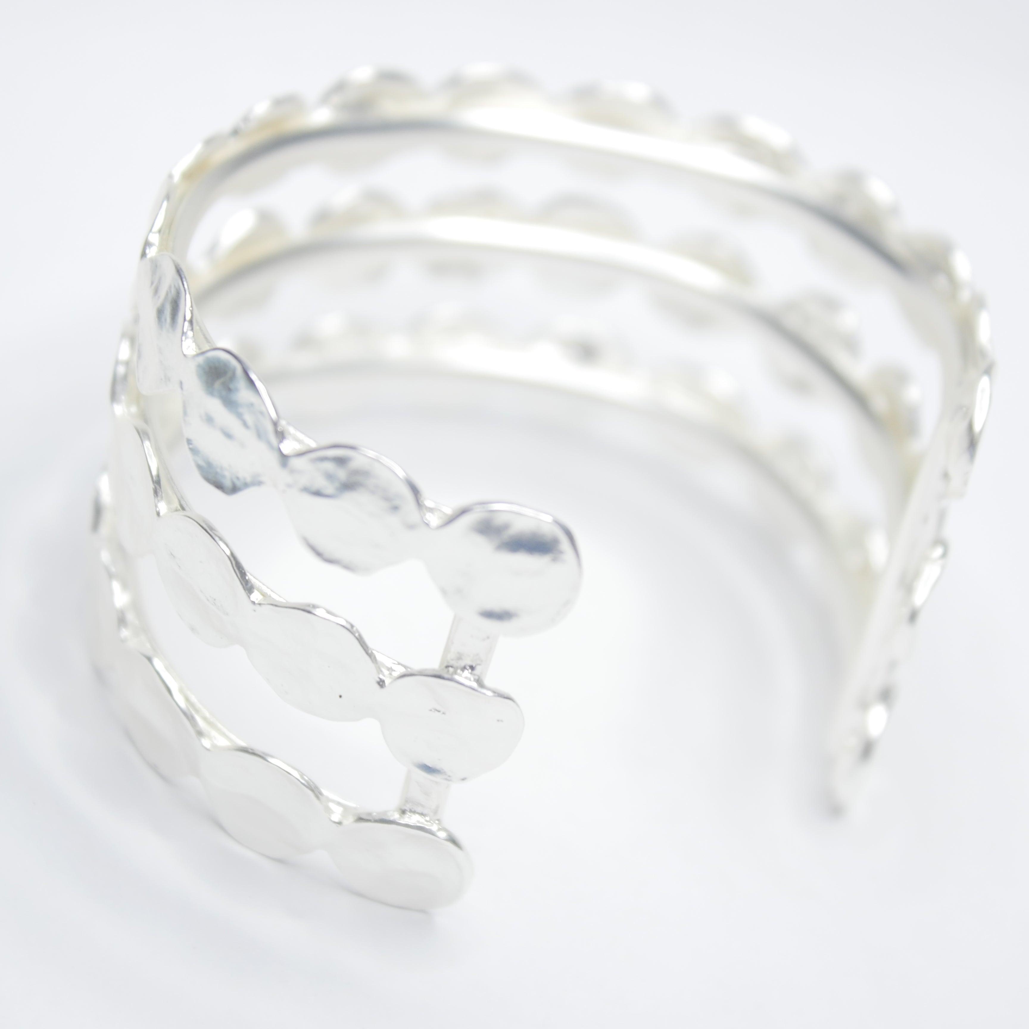 B70721 Bracelet manchette mini pièce - Karine Sultan - Créations Uniques