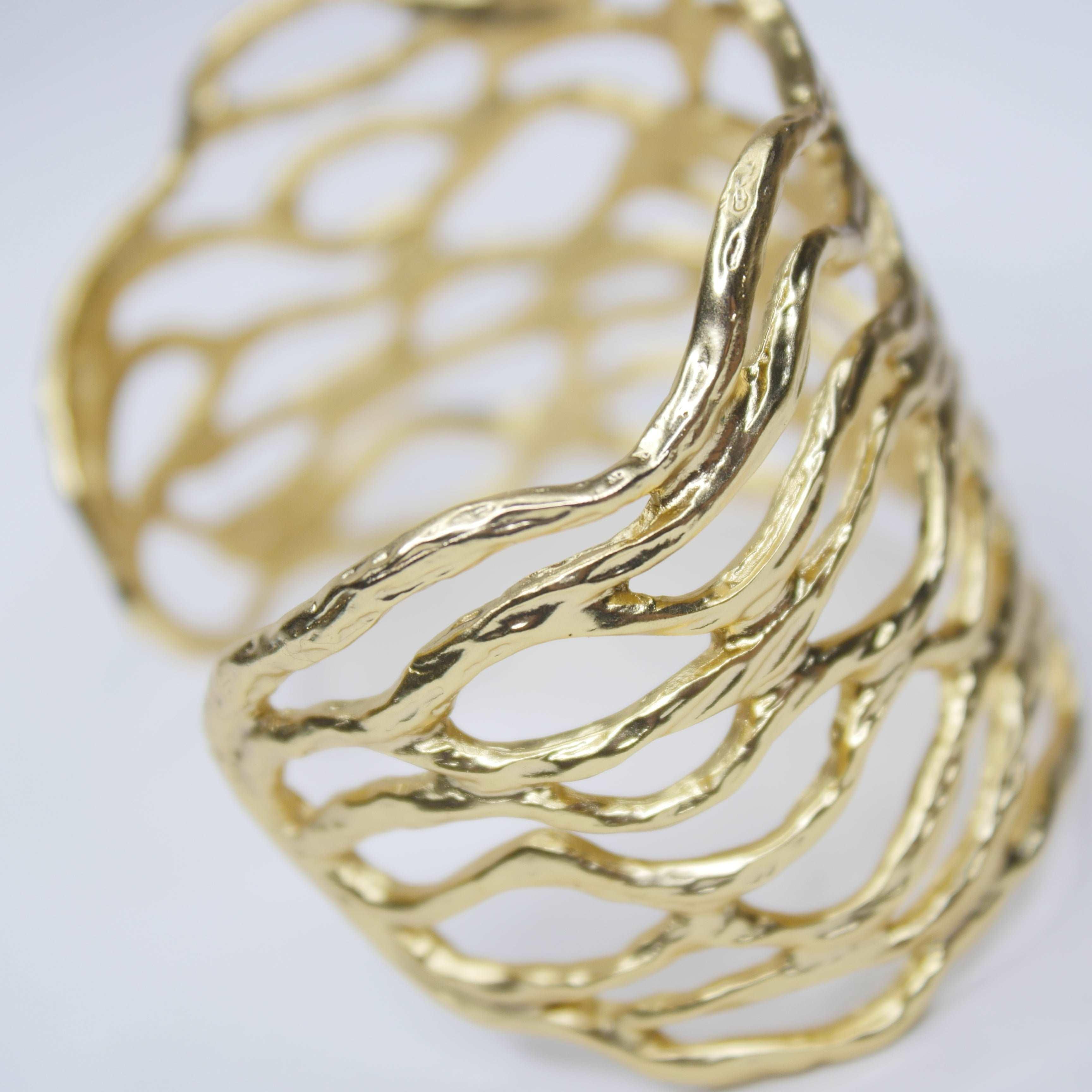 B56005 Bracelet Manchette ajourée - Karine Sultan - Créations Uniques