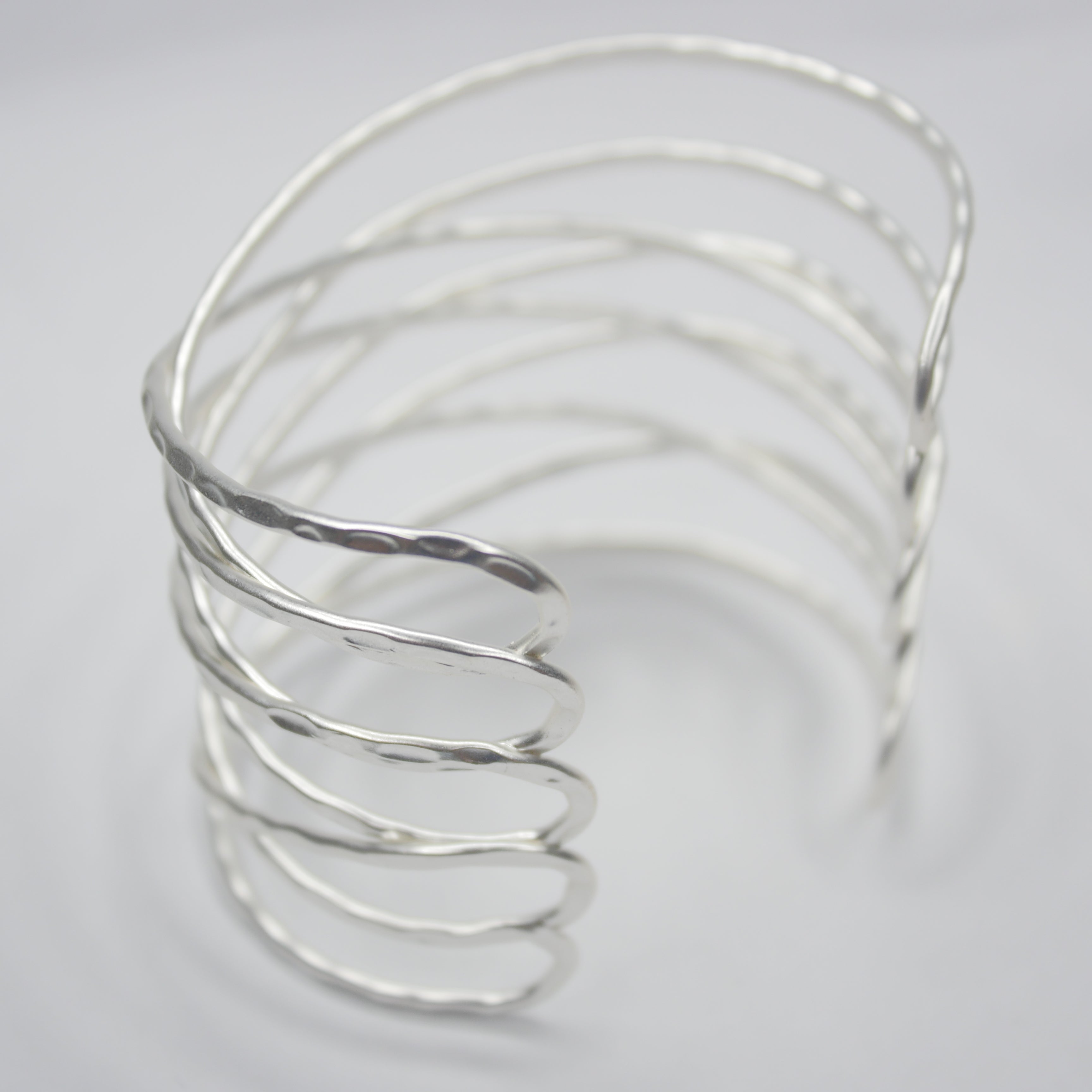 B61047 Bracelet Manchette Fil - Karine Sultan - Créations Uniques