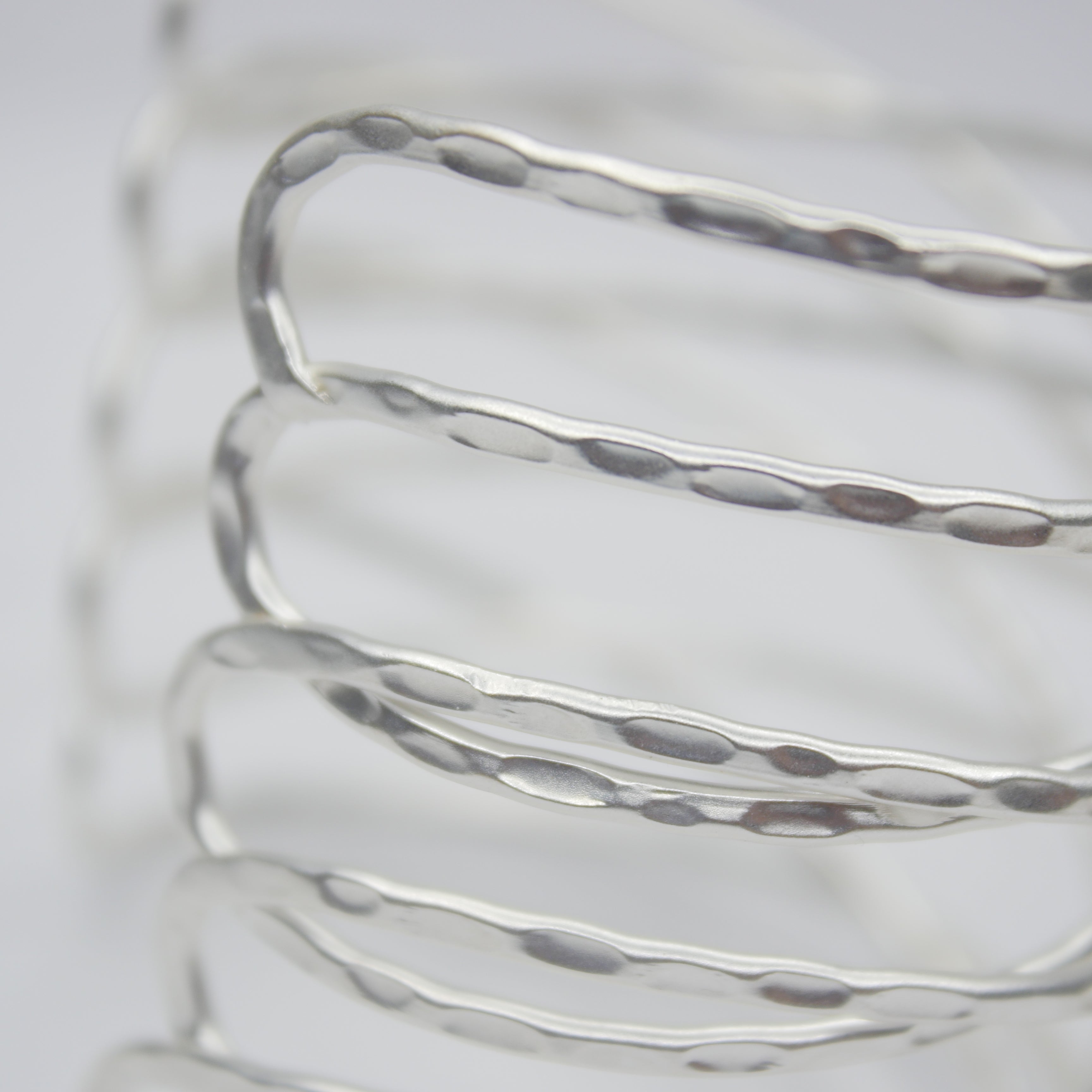 B61047 Bracelet Manchette Fil - Karine Sultan - Créations Uniques