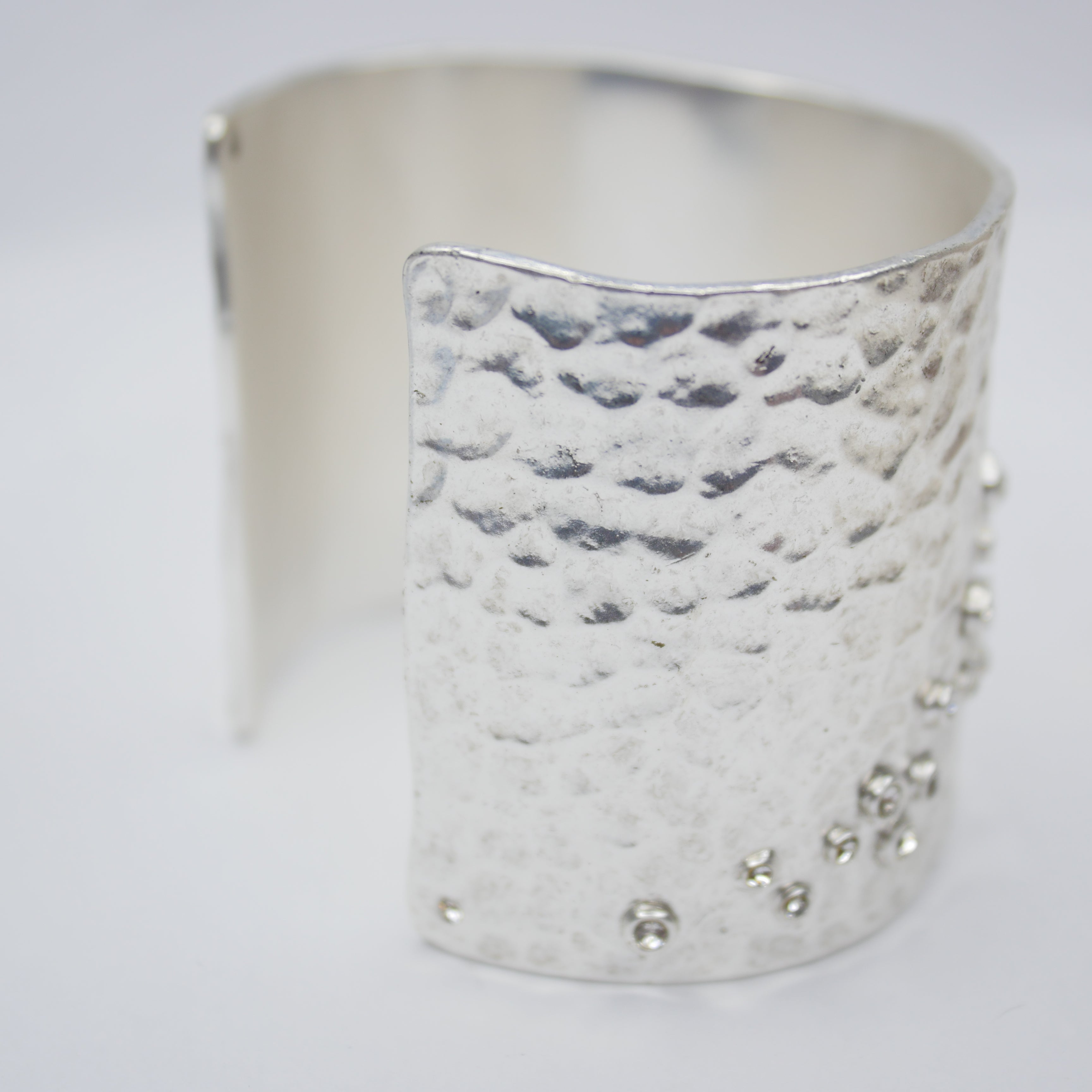 B50596 Bracelet manchette chatoyant - Karine Sultan - Créations Uniques