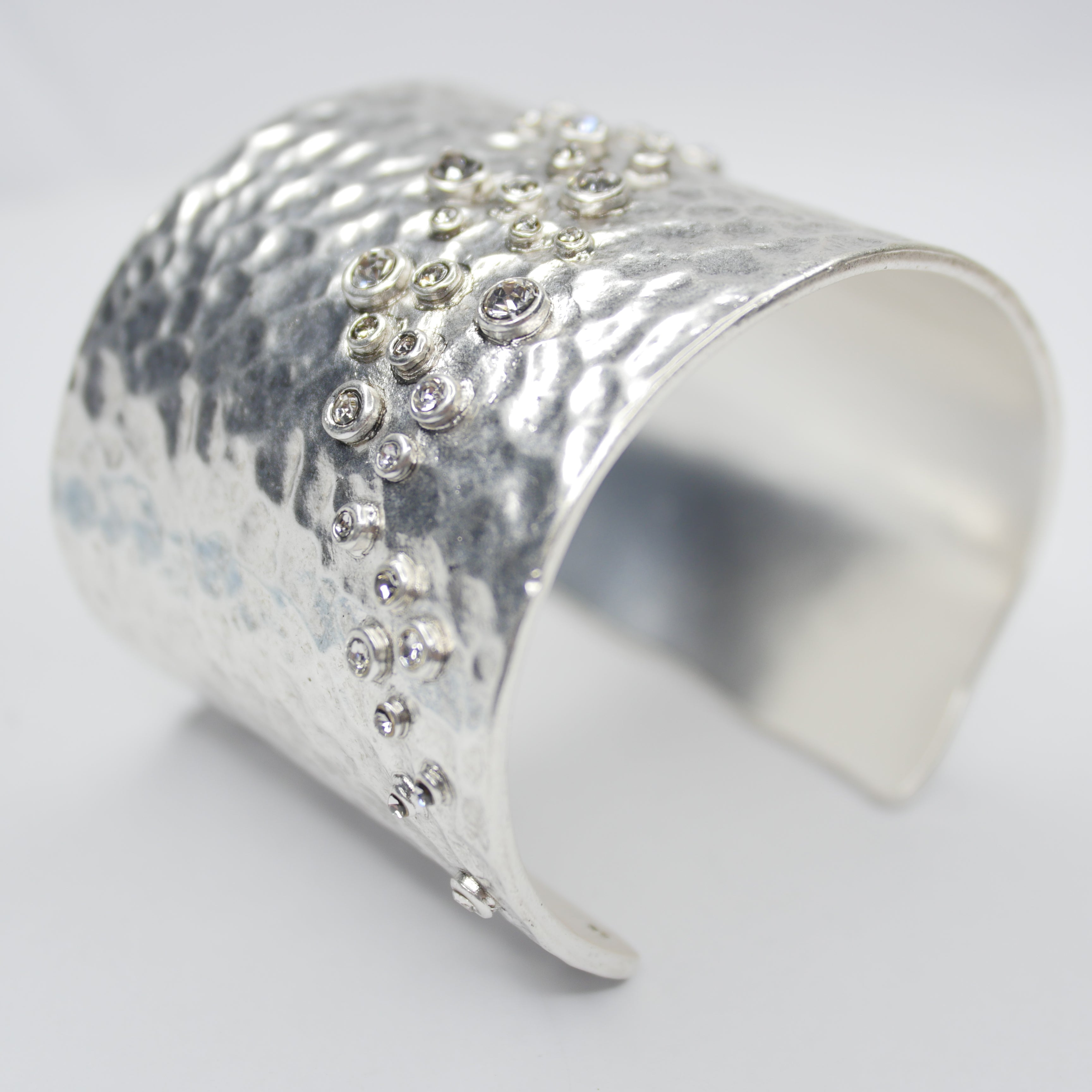 B50596 Bracelet manchette chatoyant - Karine Sultan - Créations Uniques