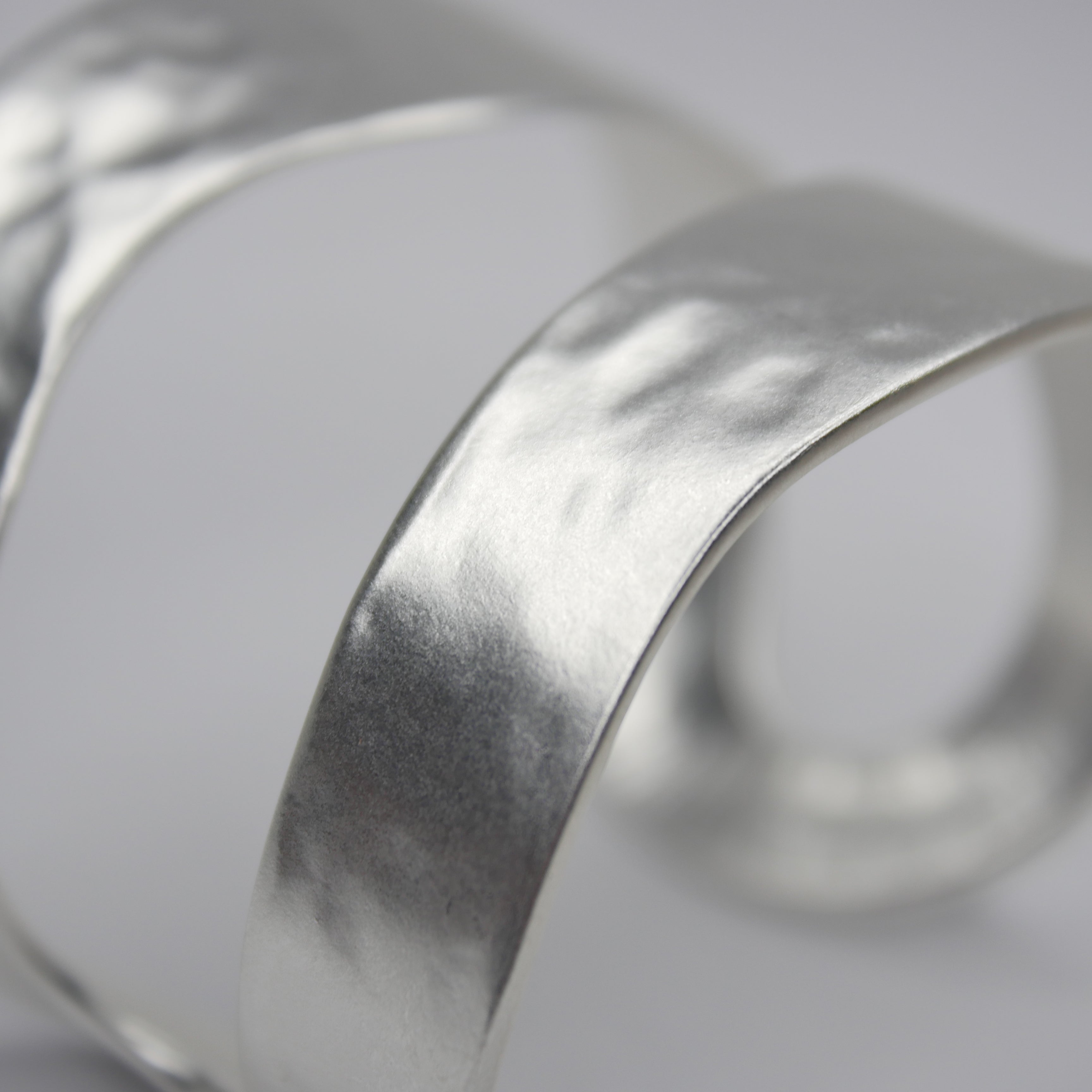 B57016 Bracelet Manchette fendue - Karine Sultan - Créations Uniques