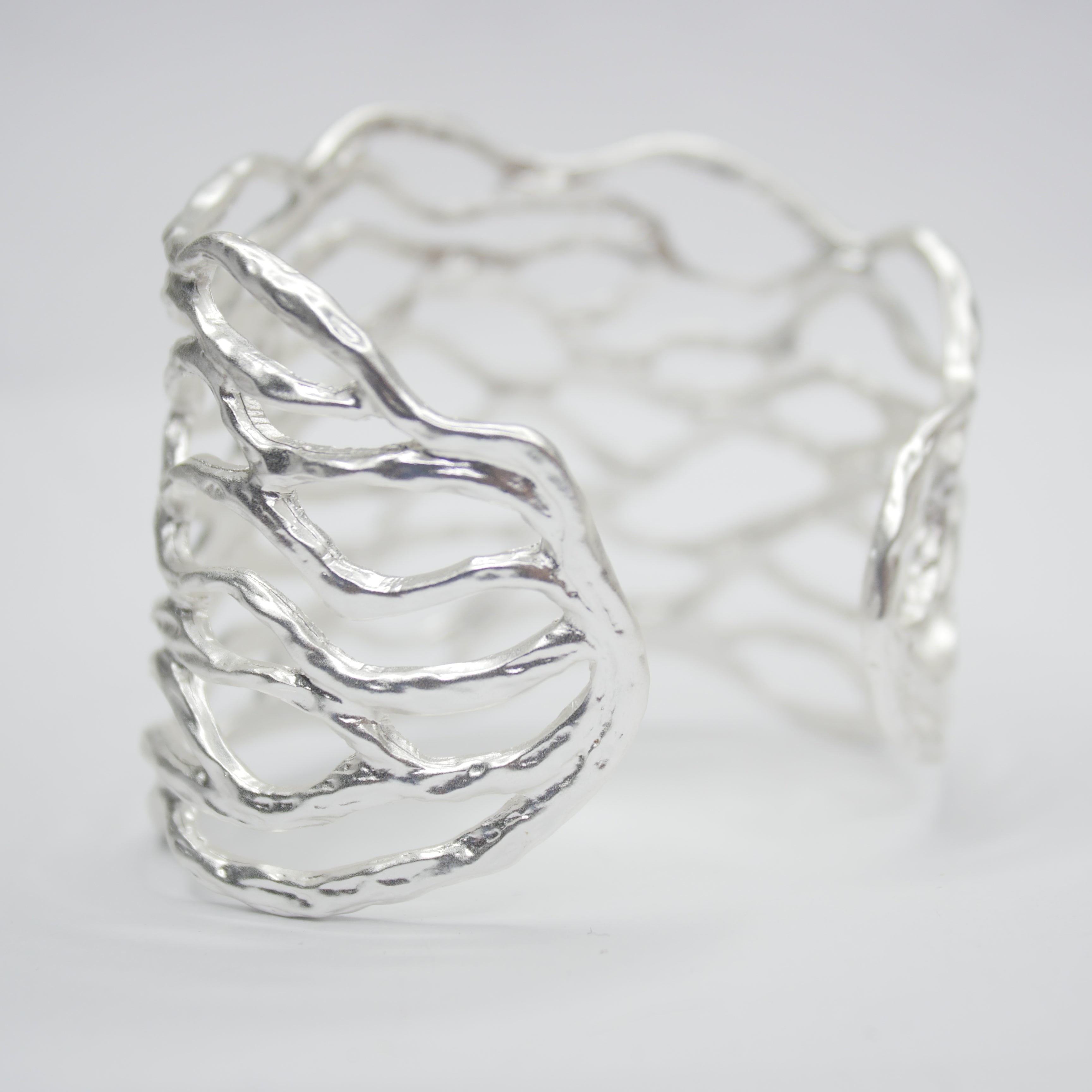 B56005 Bracelet Manchette ajourée - Karine Sultan - Créations Uniques