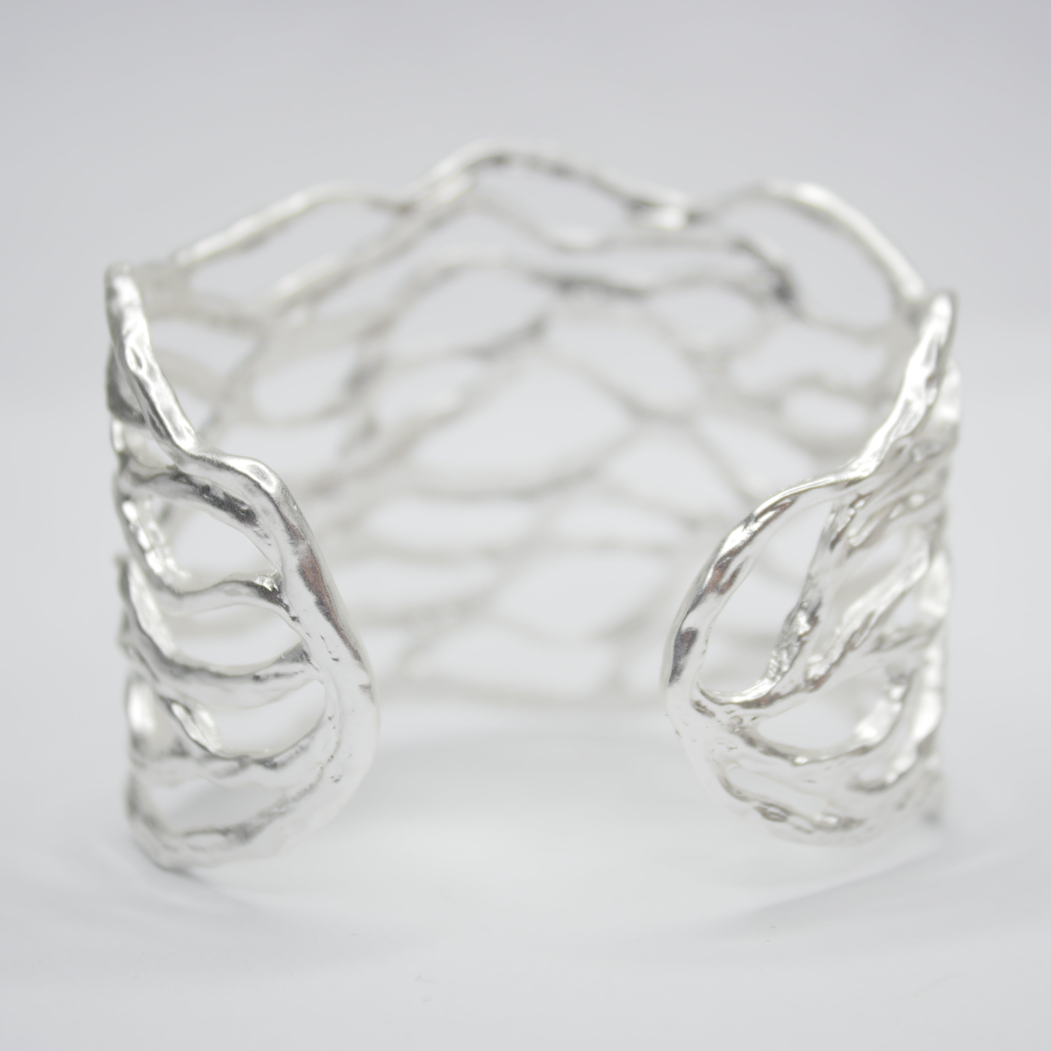 B56005 Bracelet Manchette ajourée - Karine Sultan - Créations Uniques