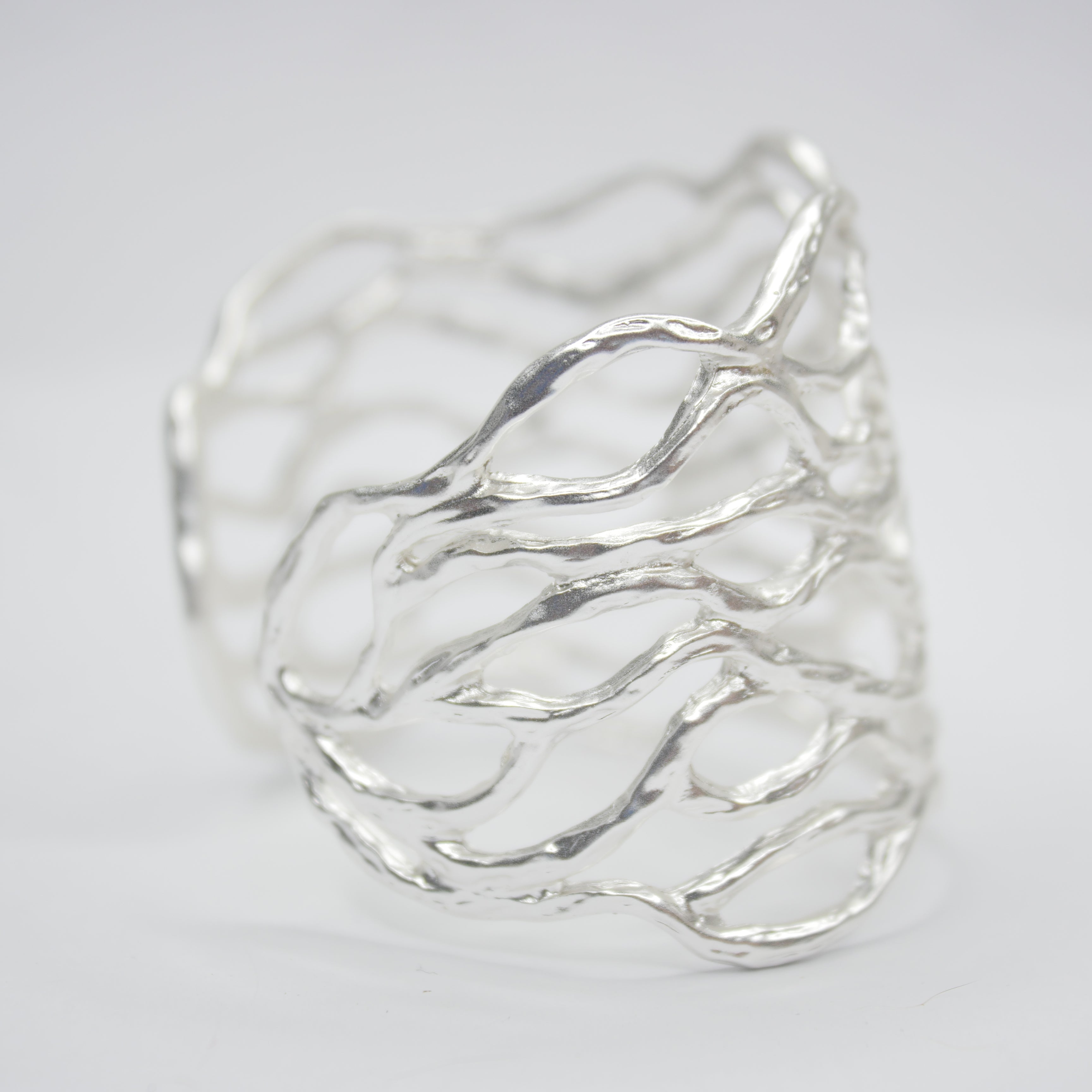 B56005 Bracelet Manchette ajourée - Karine Sultan - Créations Uniques