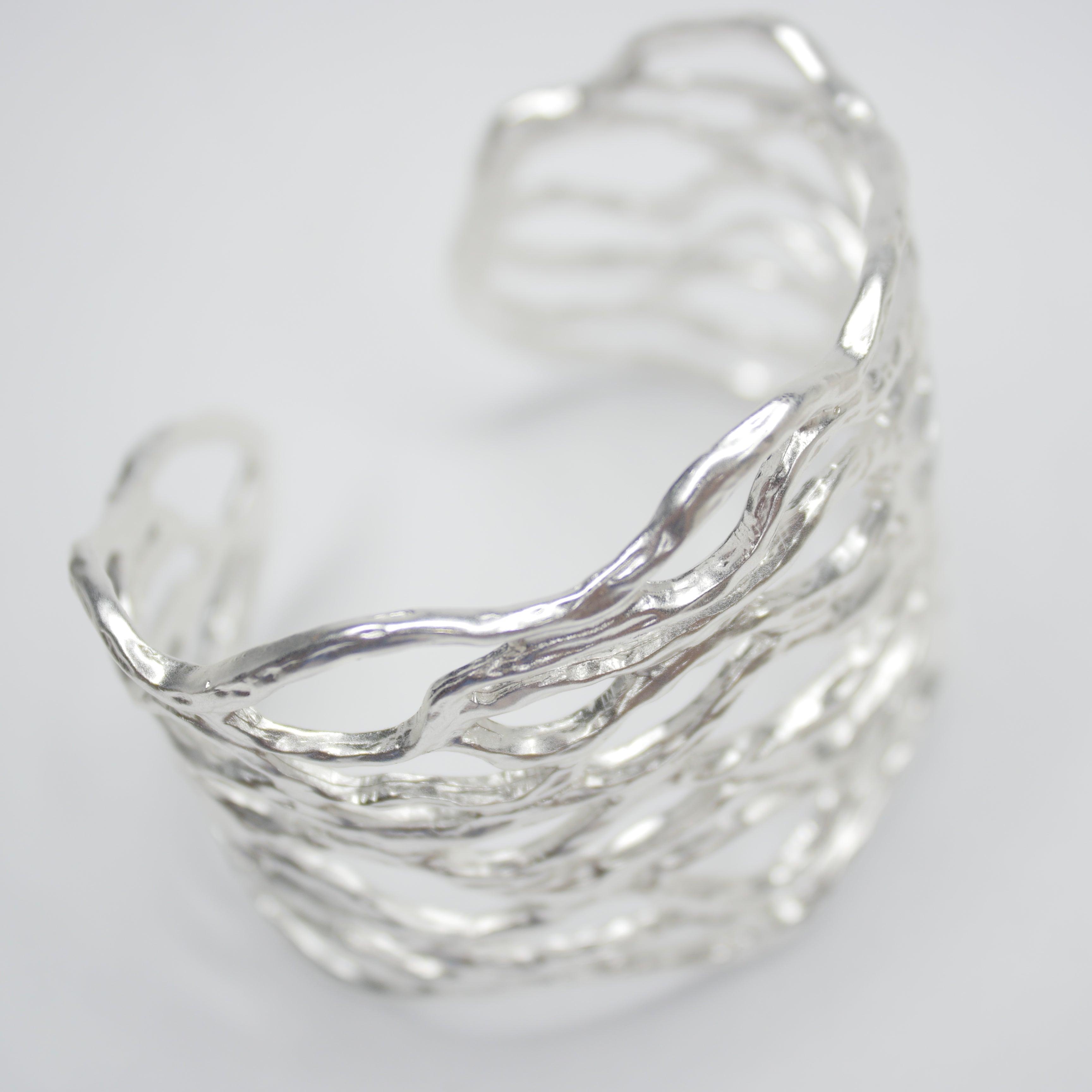 B56005 Bracelet Manchette ajourée - Karine Sultan - Créations Uniques