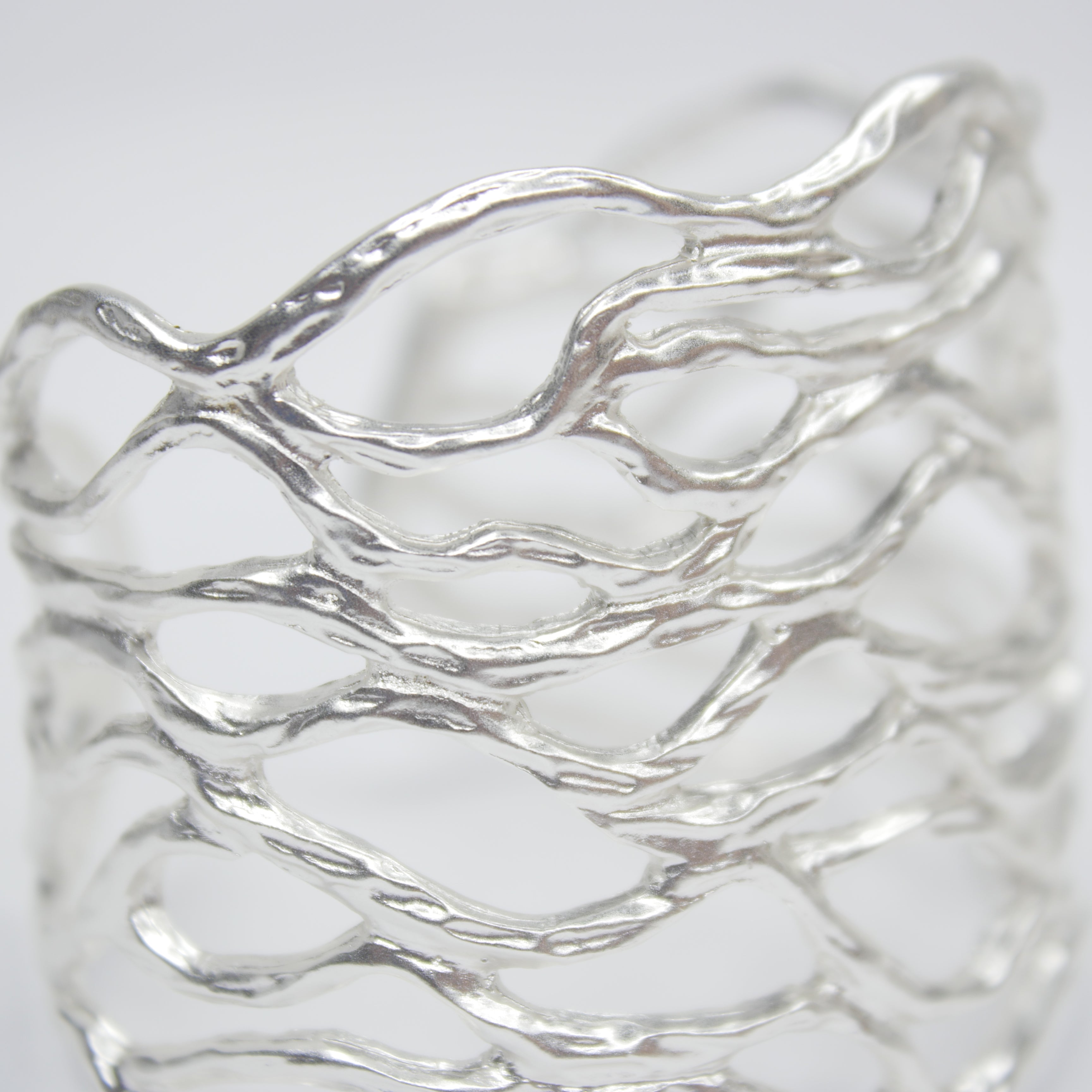 B56005 Bracelet Manchette ajourée - Karine Sultan - Créations Uniques