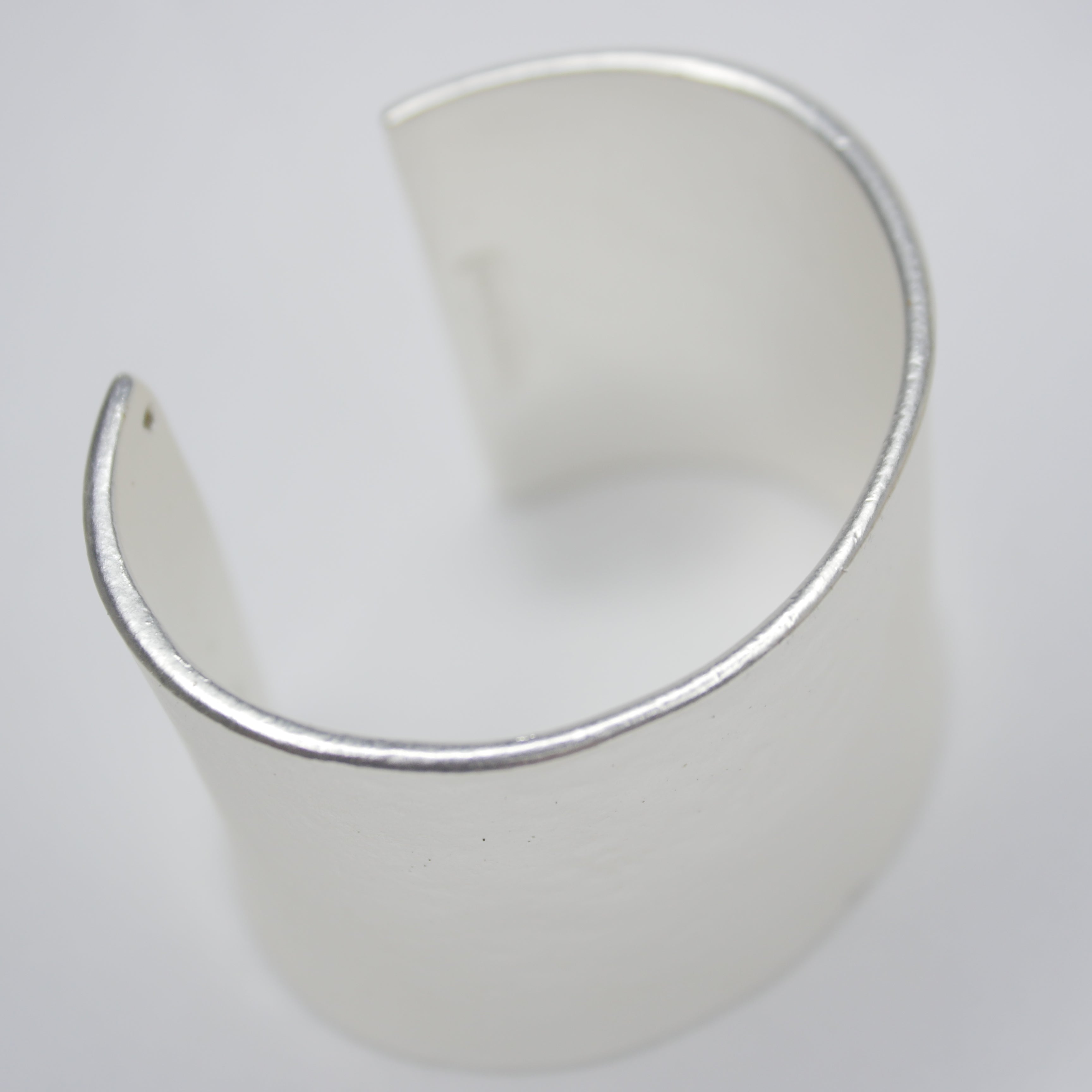 B50426 Bracelet Manchette texturée - Karine Sultan - Créations Uniques