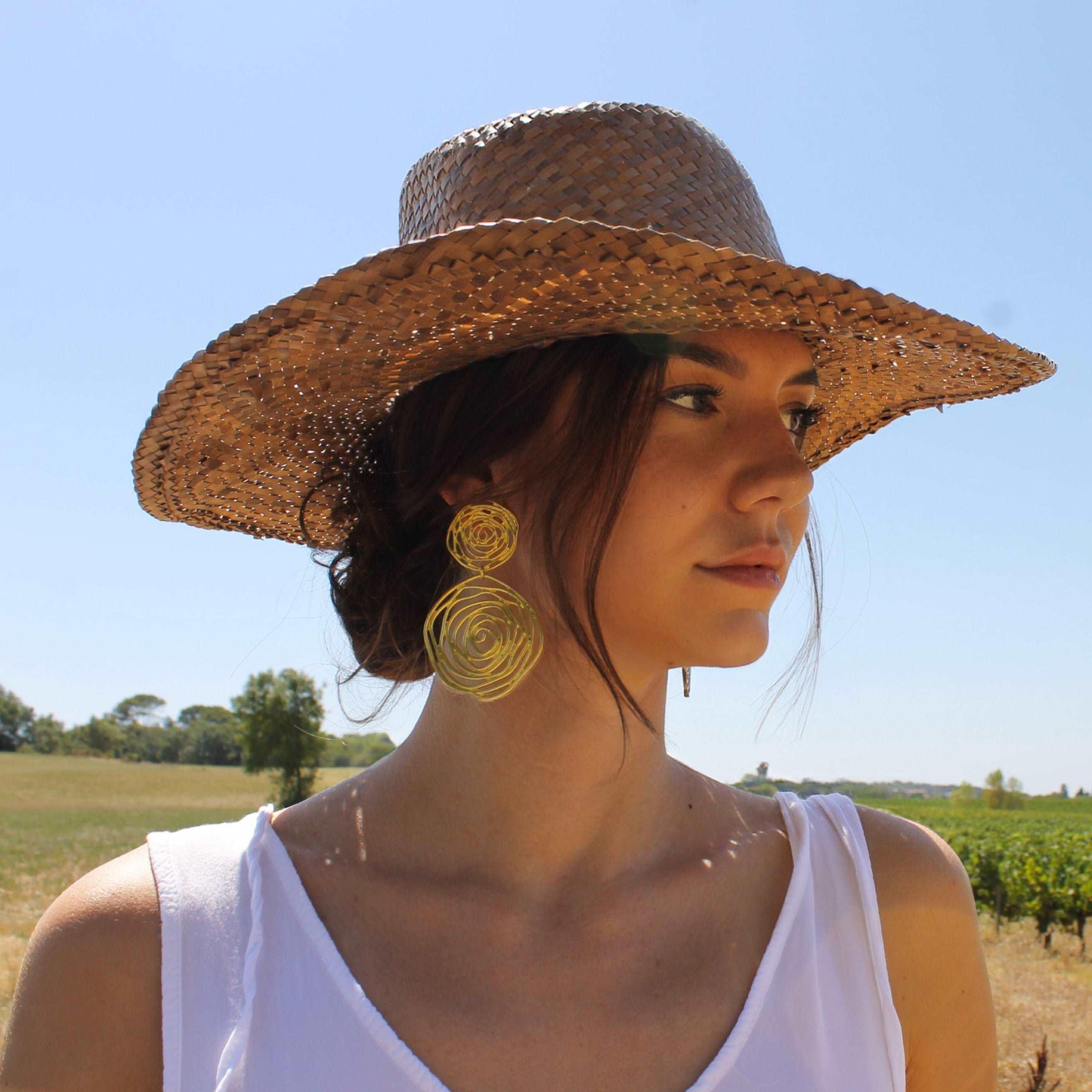 E64135 Boucles d'oreilles tendance roses découpées - Karine Sultan - Créations Uniques