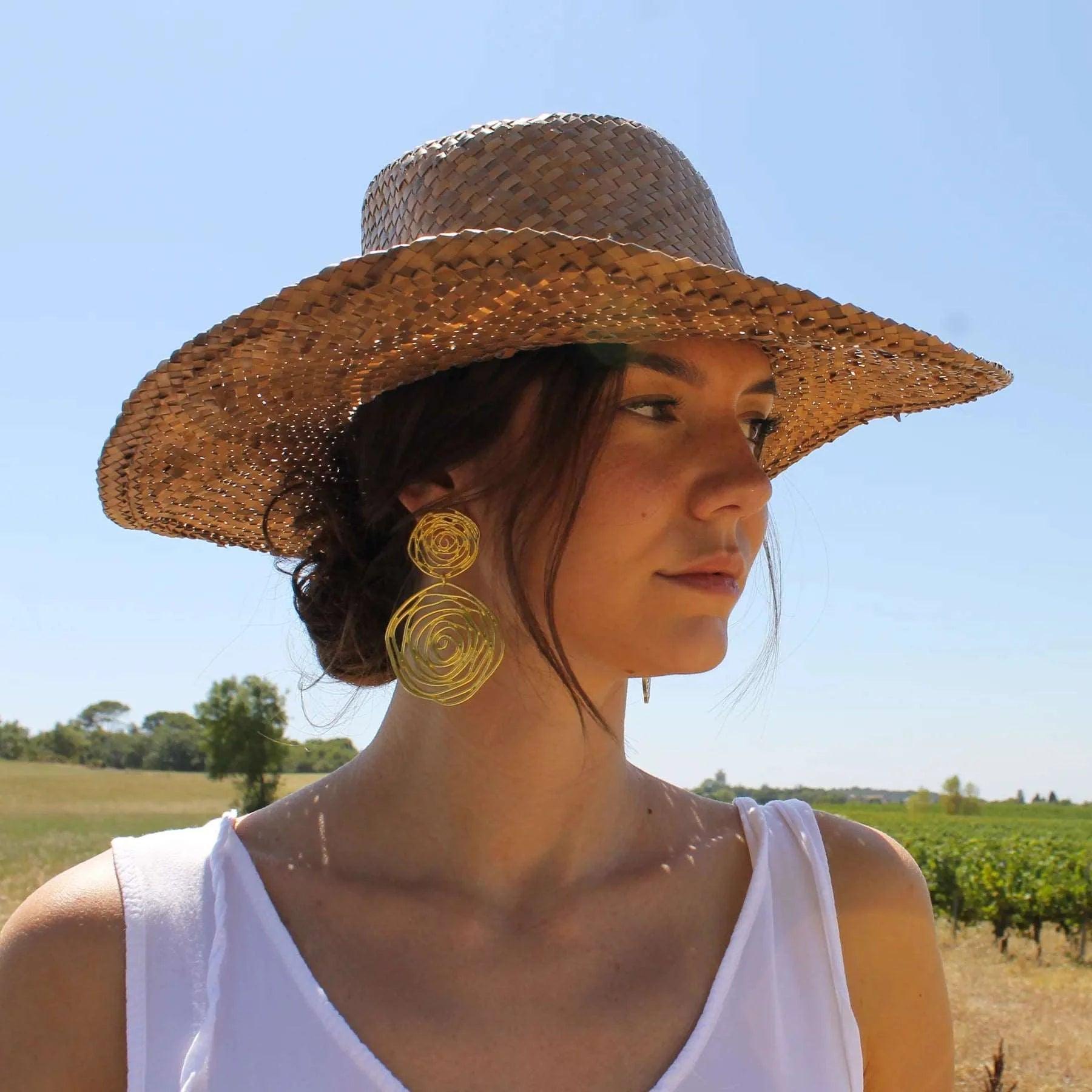 E68040 Boucles d'oreilles clips tendance roses découpées - Karine Sultan - Créations Uniques