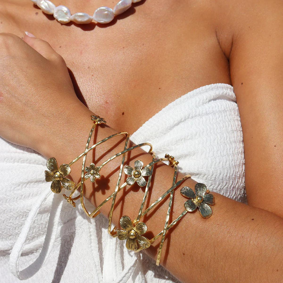 B71011 Bracelet manchette maxi fleur - Karine Sultan - Créations Uniques