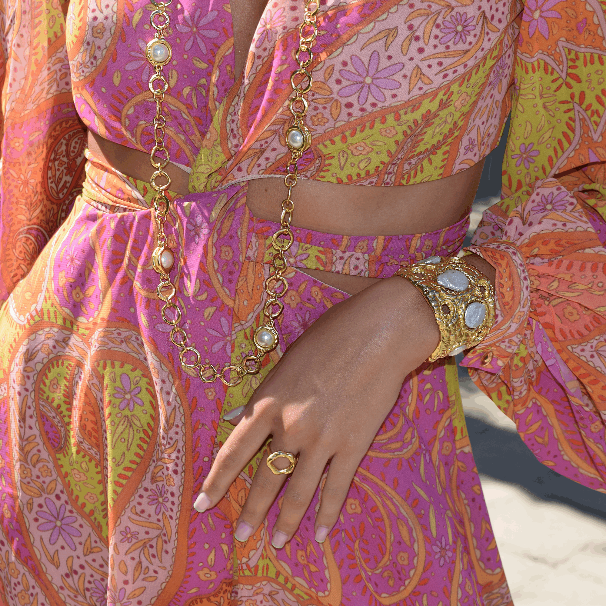 B74620 Bracelet manchette texturée perle - Karine Sultan - Créations Uniques