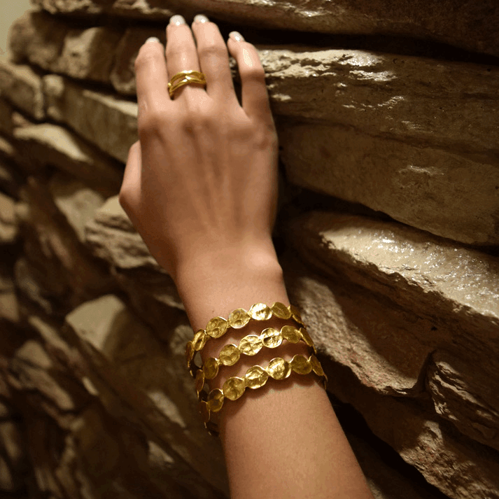 B70721 Bracelet manchette mini pièce - Karine Sultan - Créations Uniques