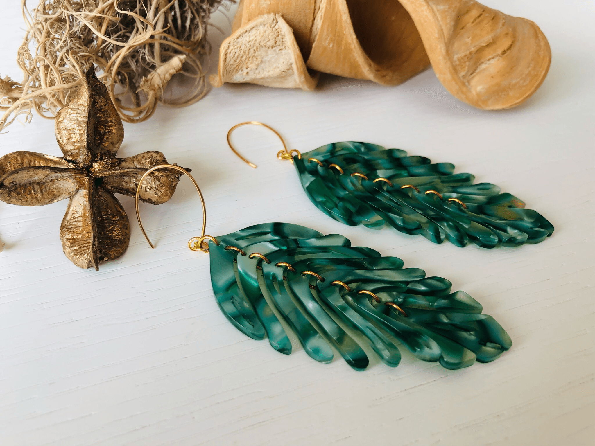 Boucles d’oreilles feuilles articulées résine RUTH - Créations Uniques